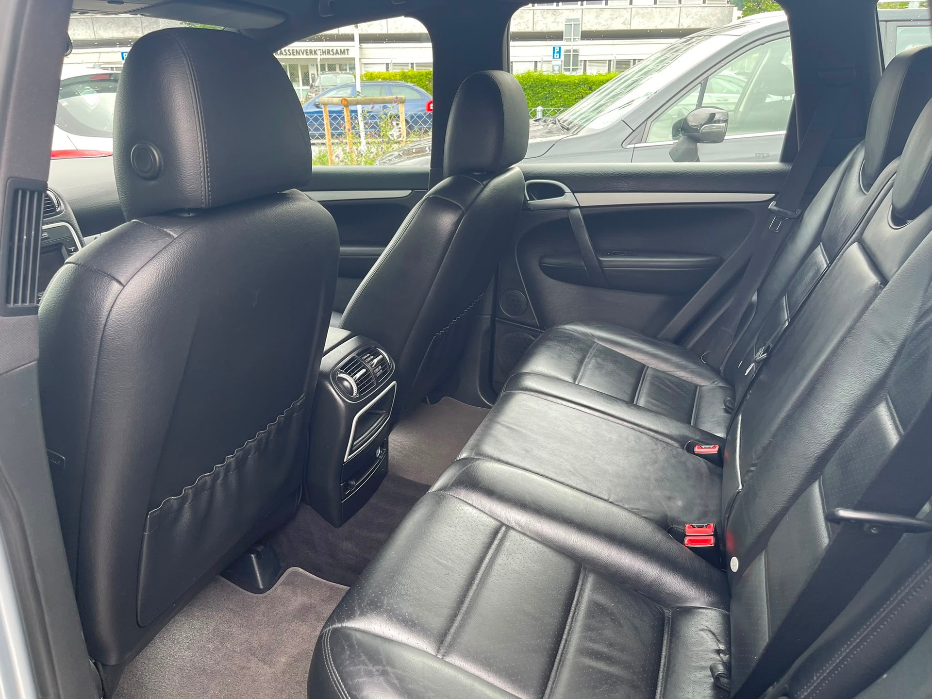 PORSCHE Cayenne-image-9
