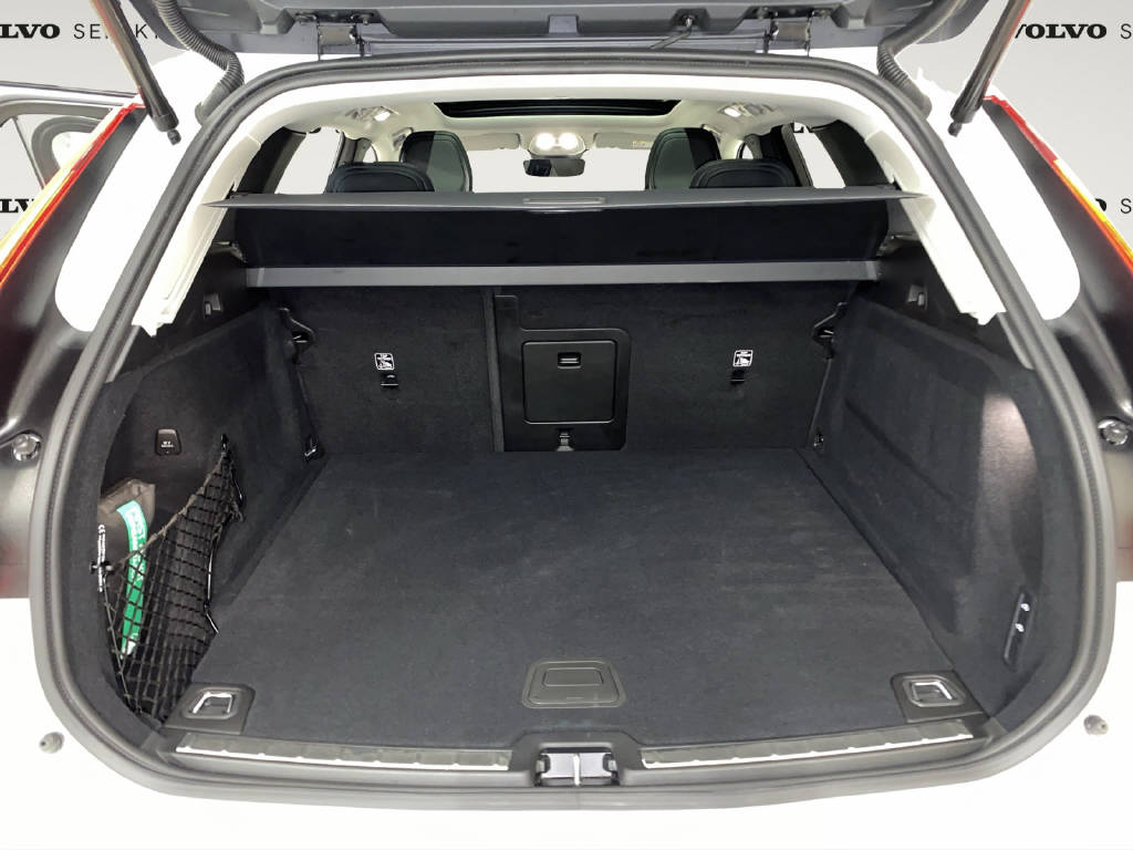 VOLVO XC60 2.0 T6 TE XCENTRIC eAWD-image-13