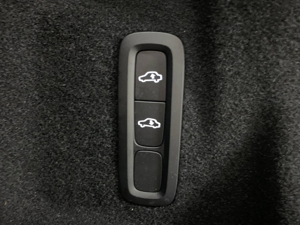 VOLVO XC60 2.0 T6 TE XCENTRIC eAWD-image-17
