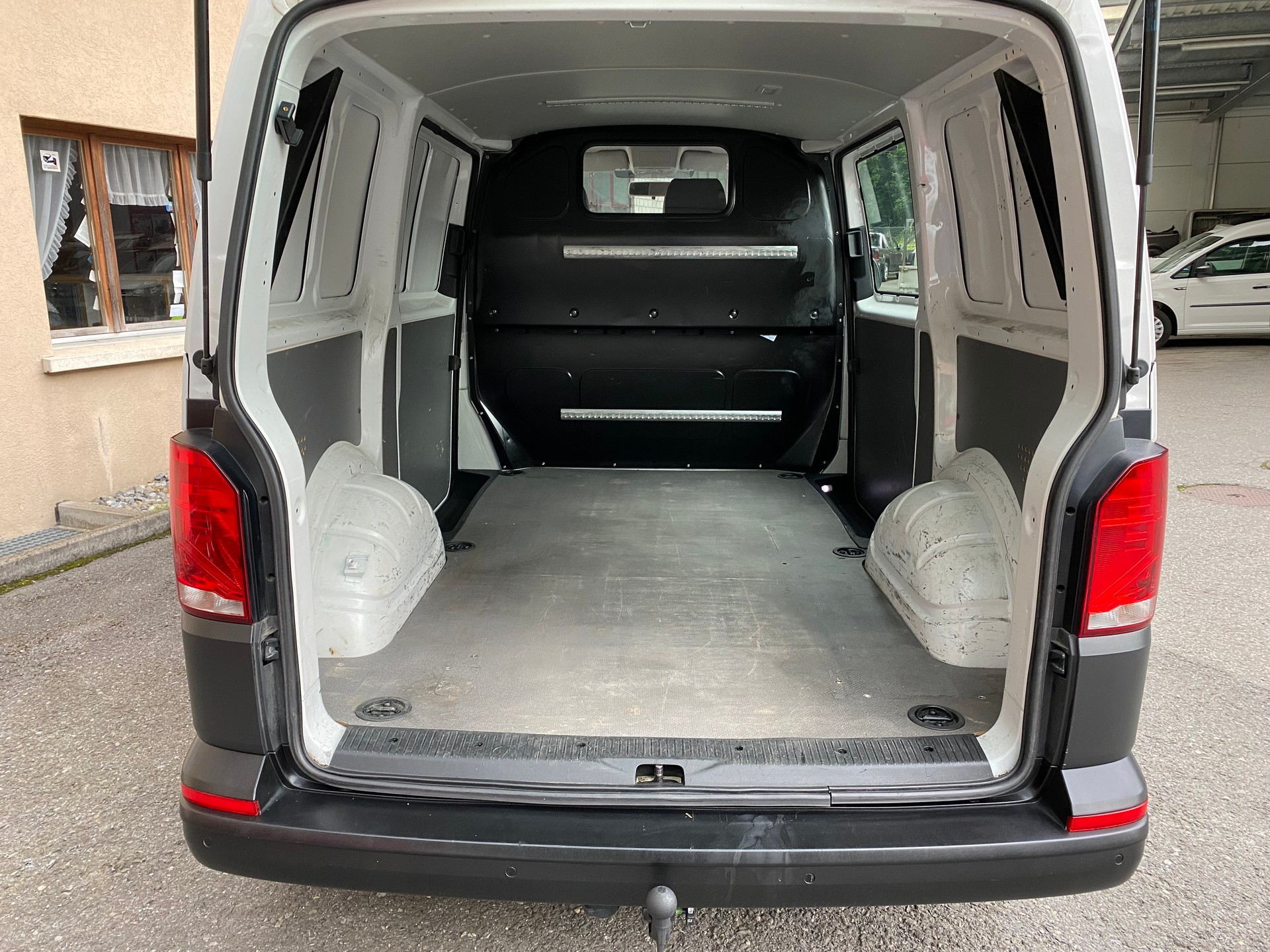 VW T6.1 2.0 TDI 4Motion-image-4
