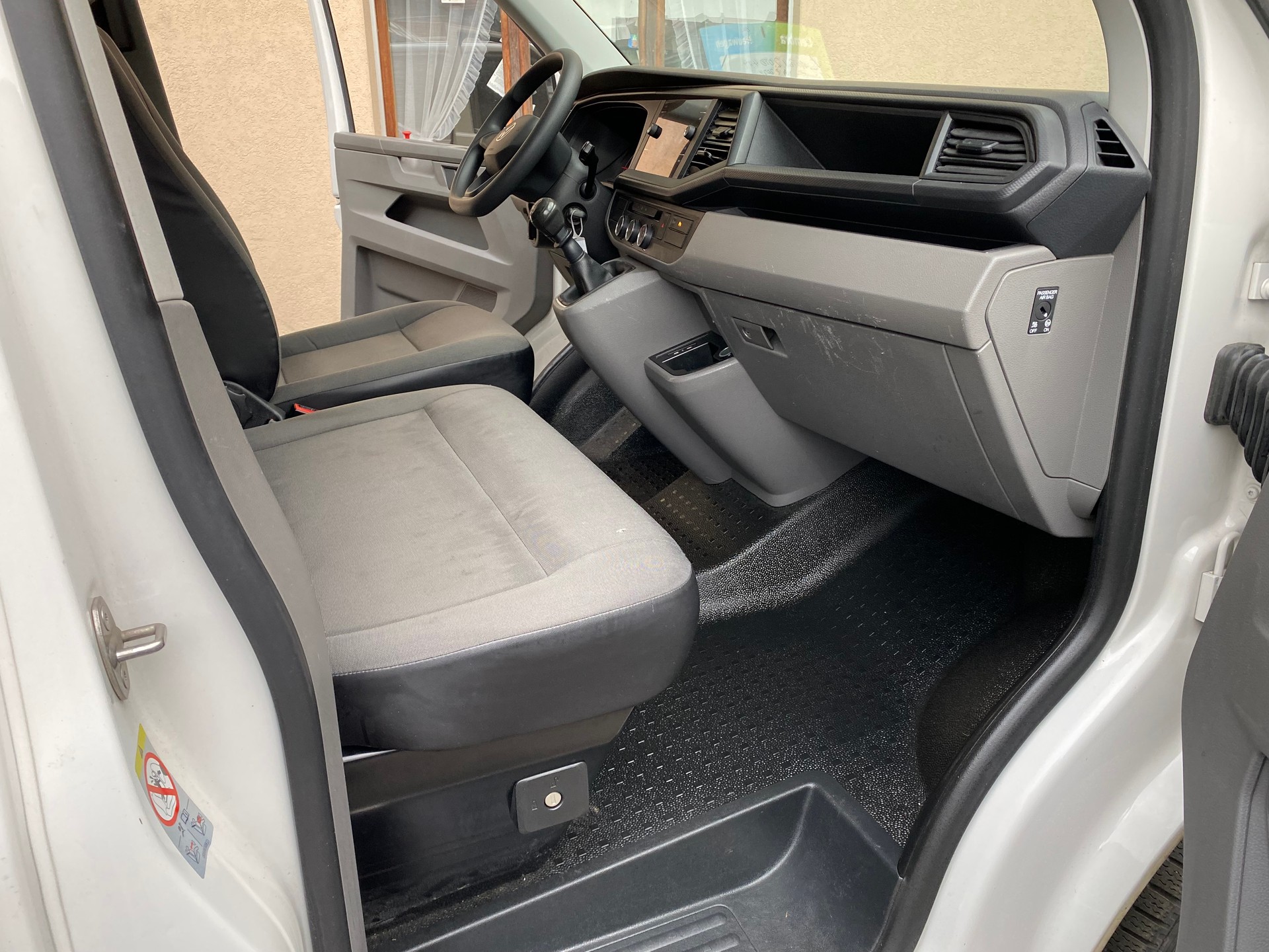 VW T6.1 2.0 TDI 4Motion-image-2