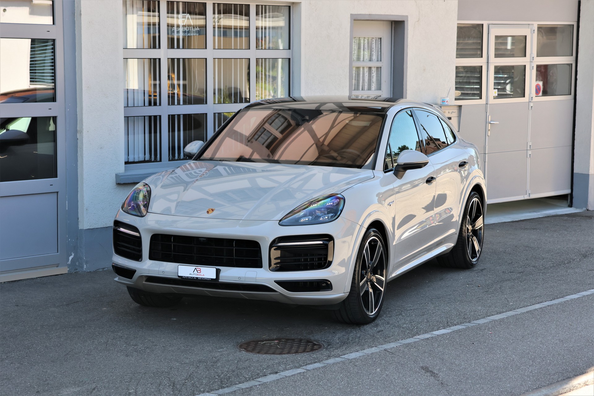 PORSCHE Cayenne Coupé E-Hybrid (CH) *KREIDE*-image-0