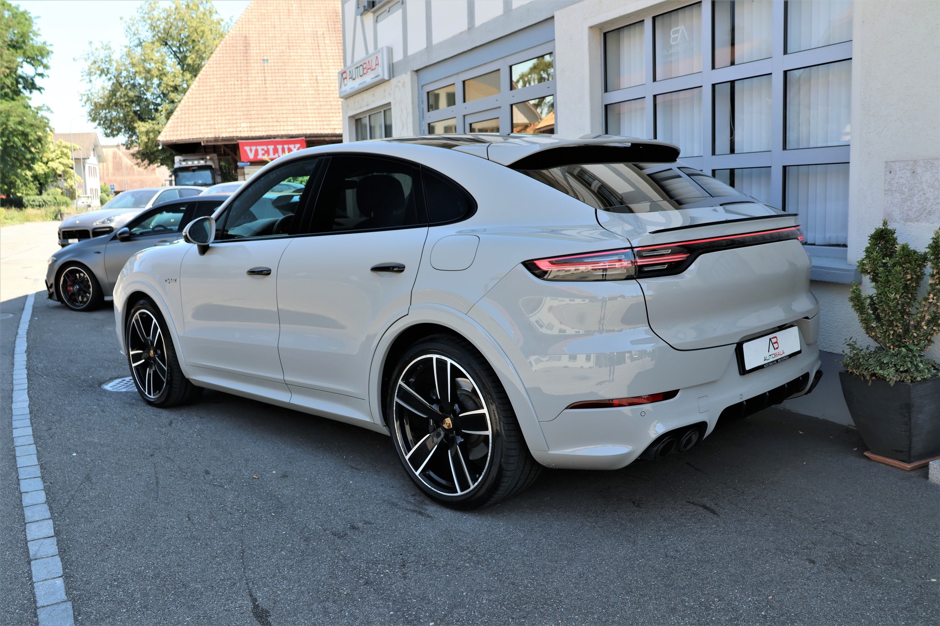 PORSCHE Cayenne Coupé E-Hybrid (CH) *KREIDE*-image-6