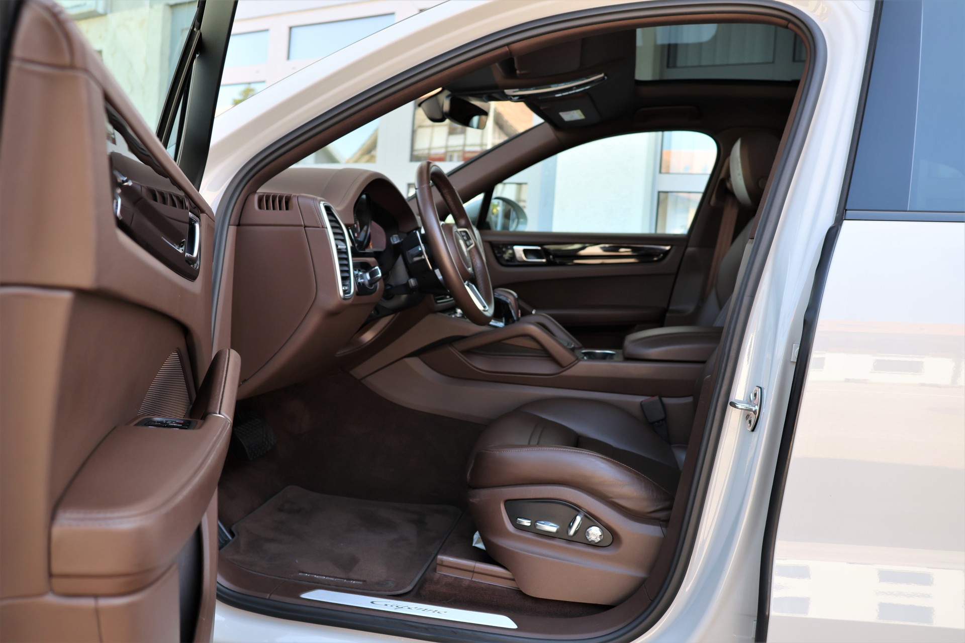 PORSCHE Cayenne Coupé E-Hybrid (CH) *KREIDE*-image-9