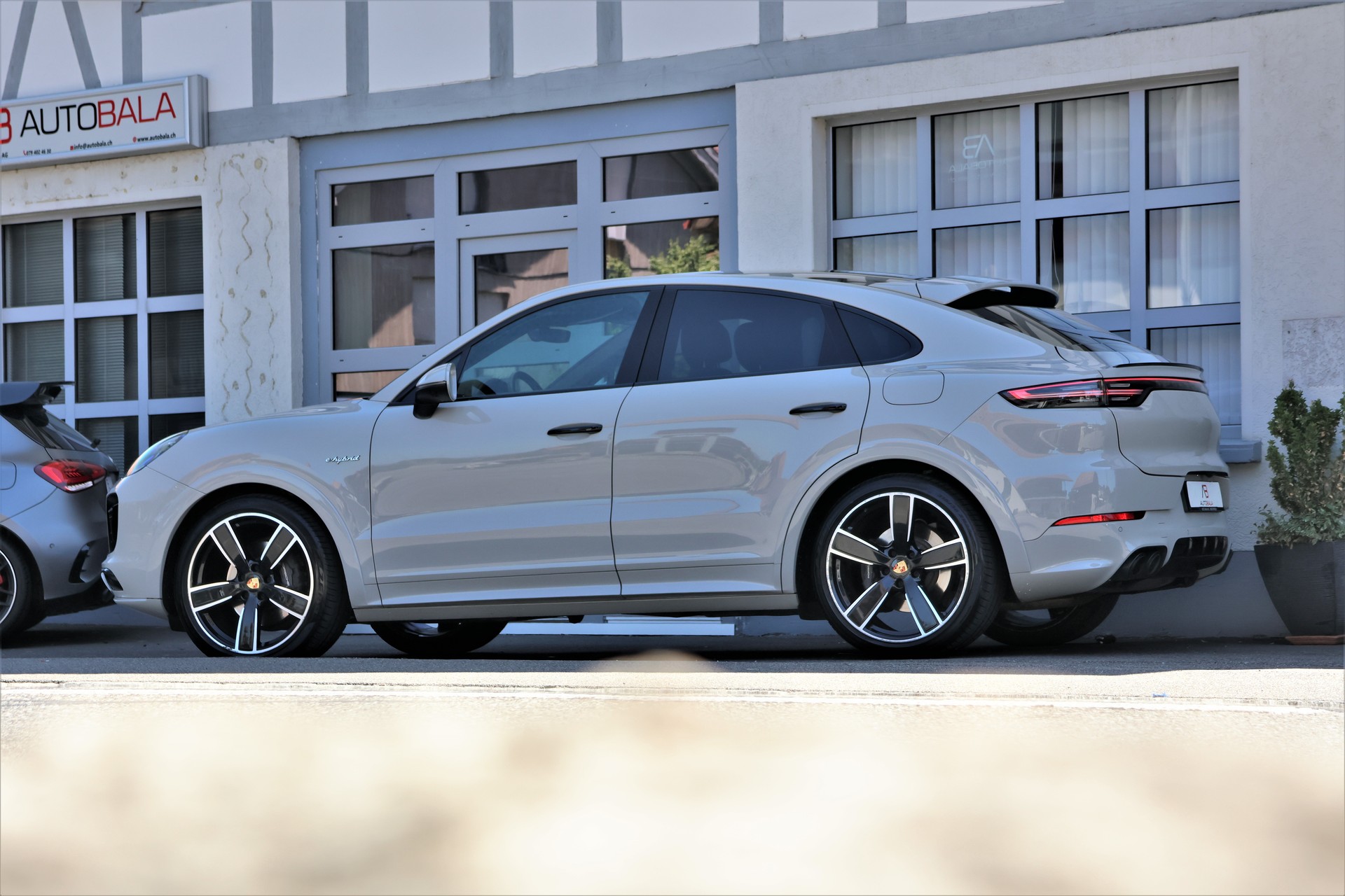 PORSCHE Cayenne Coupé E-Hybrid (CH) *KREIDE*-image-3