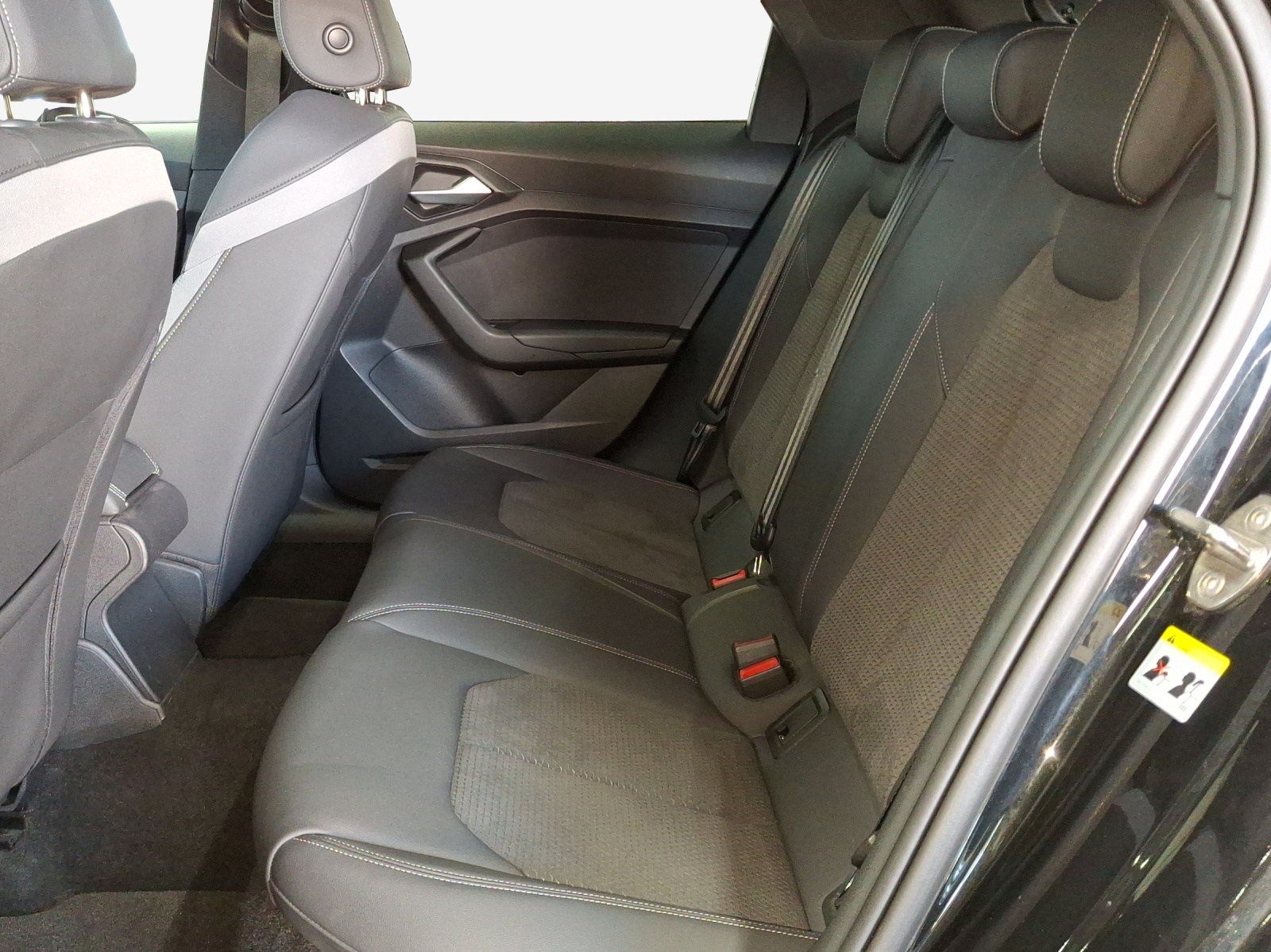 AUDI A1 Sportback 30 TFSI S Line Attraction S-tronic-image-11