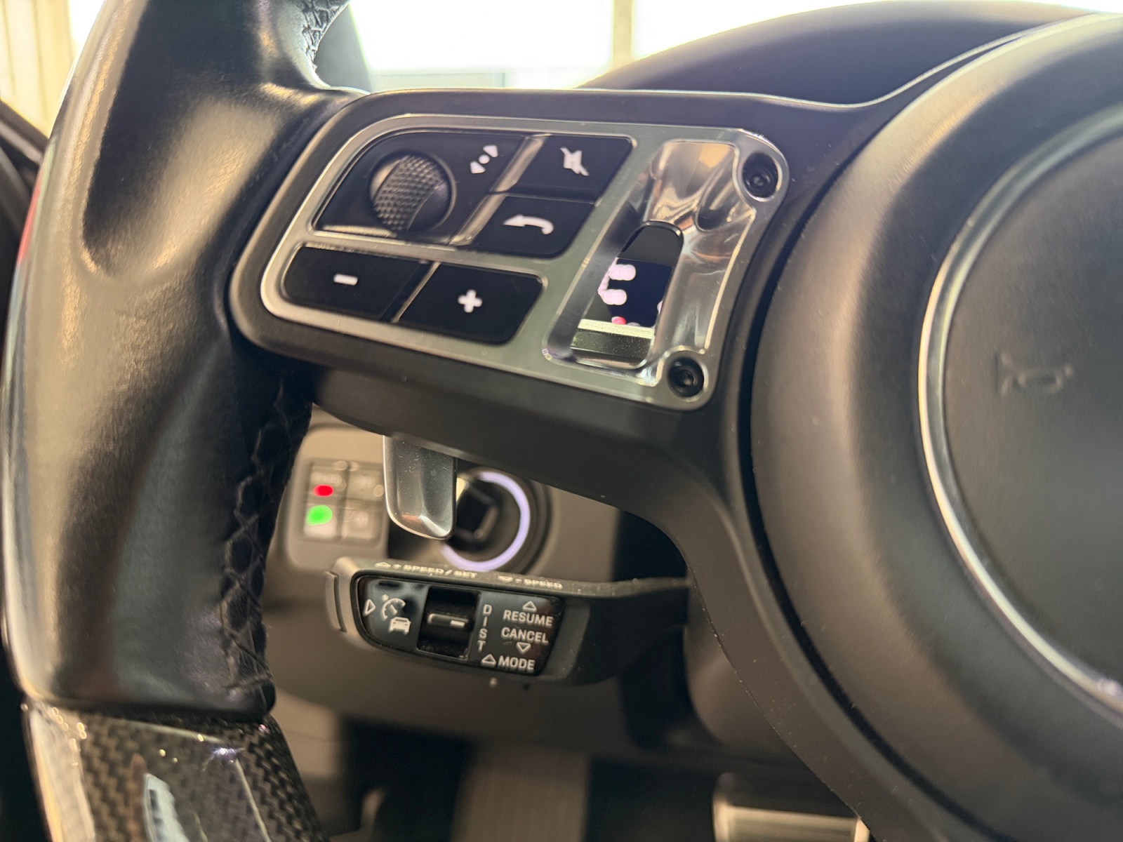 PORSCHE Cayenne Turbo-image-12