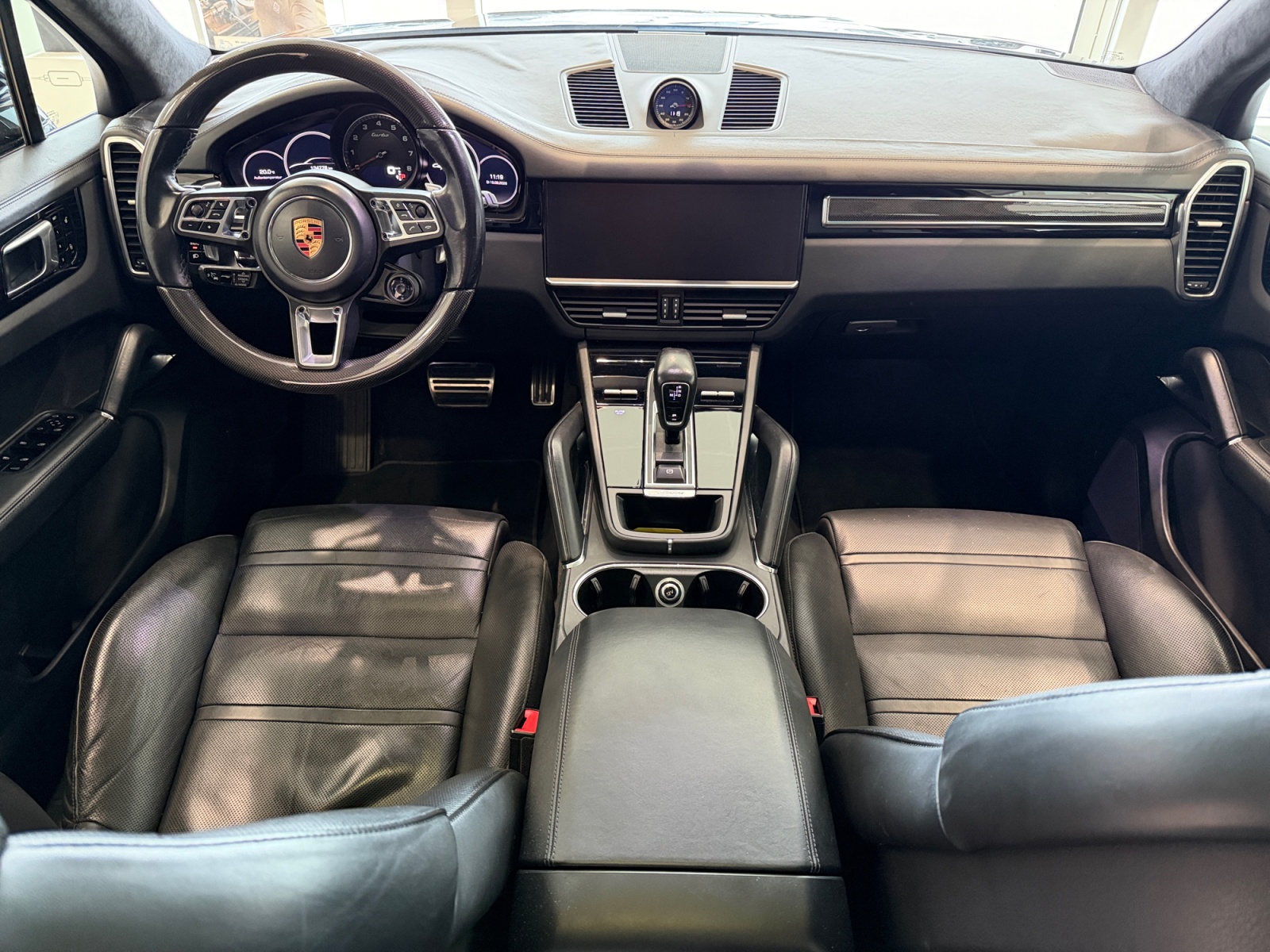 PORSCHE Cayenne Turbo-image-10