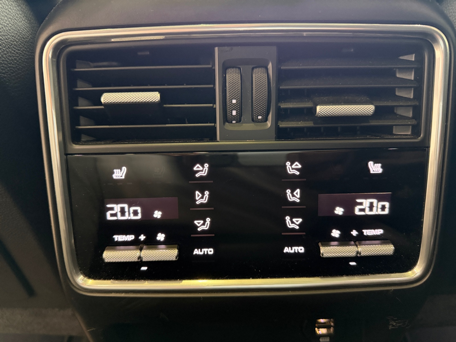 PORSCHE Cayenne Turbo-image-17