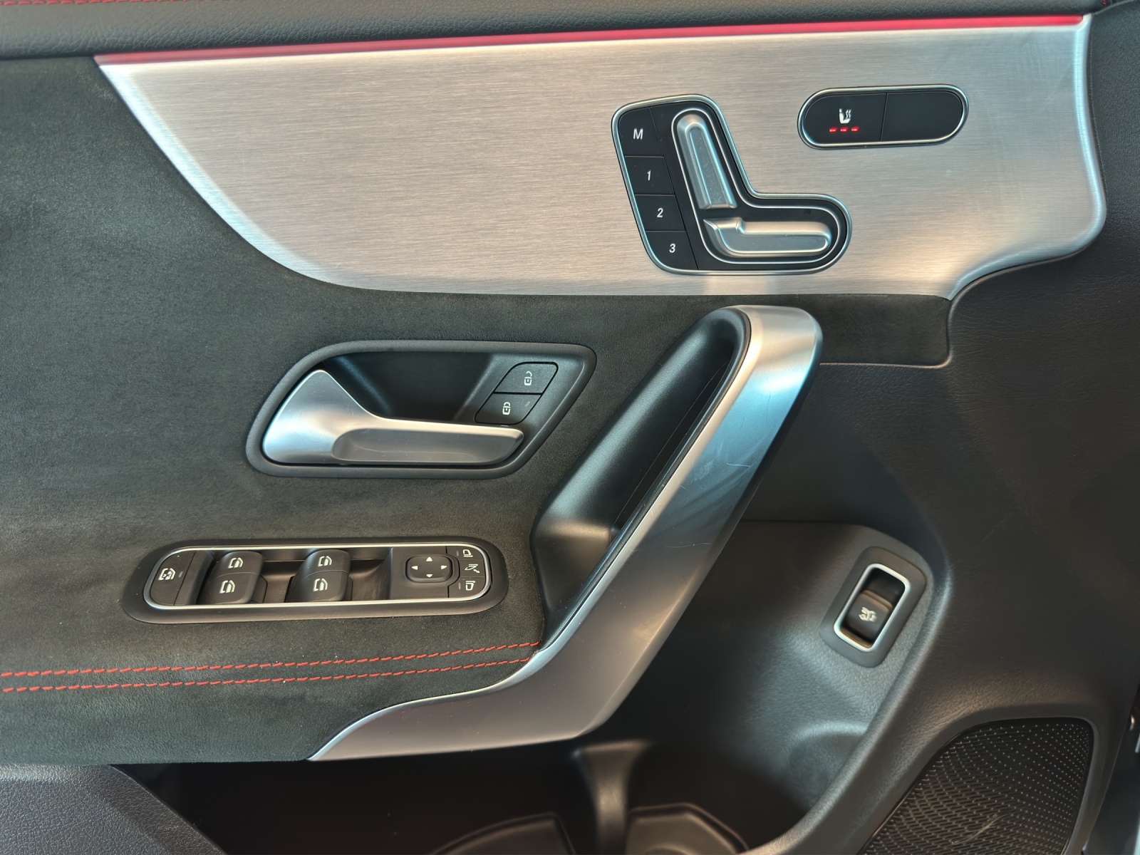 MERCEDES-BENZ CLA SB 250 AMG Line 4M 7G-image-12
