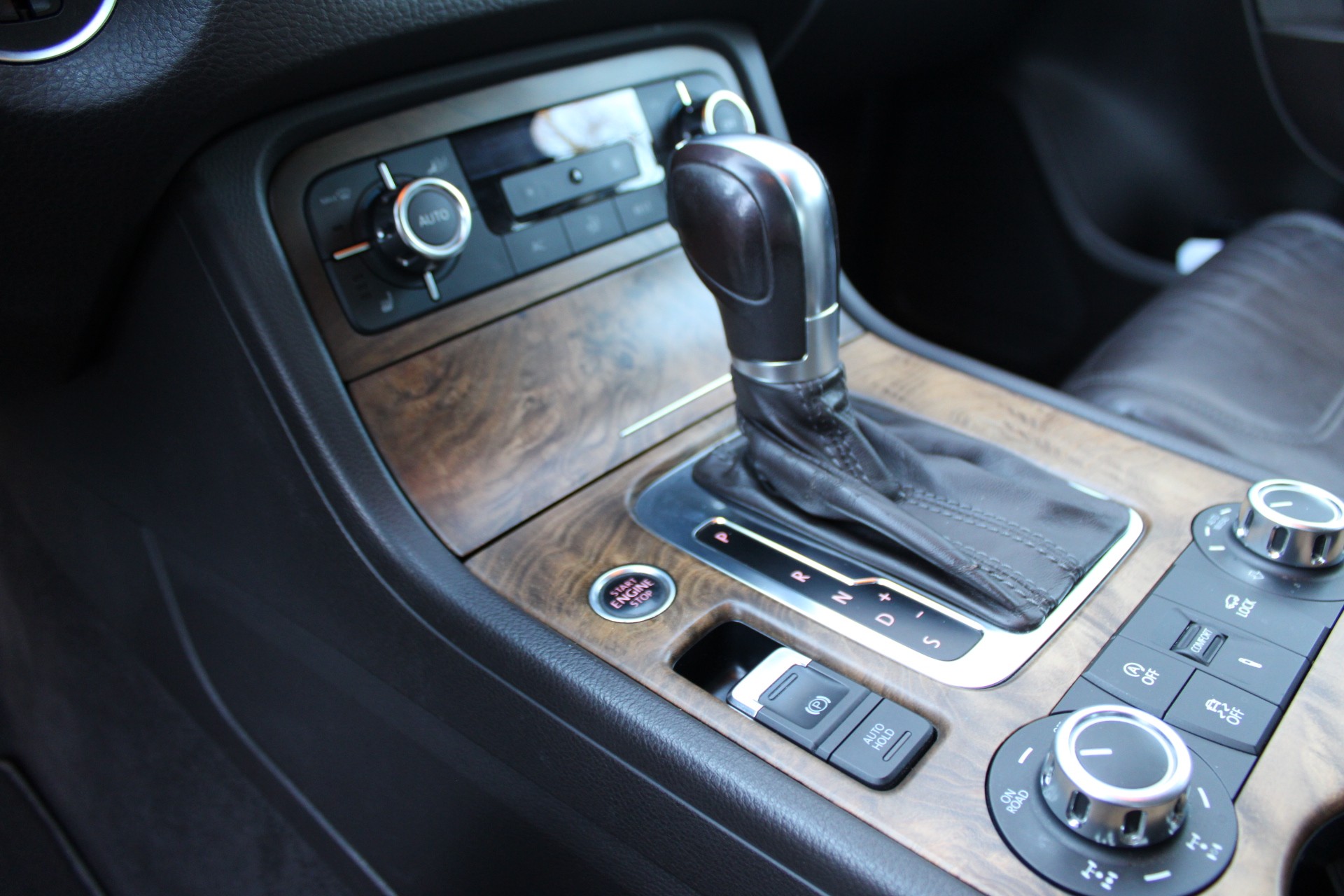 VW Touareg 3.0 TDI BlueMotion Technology Tiptronic-image-14