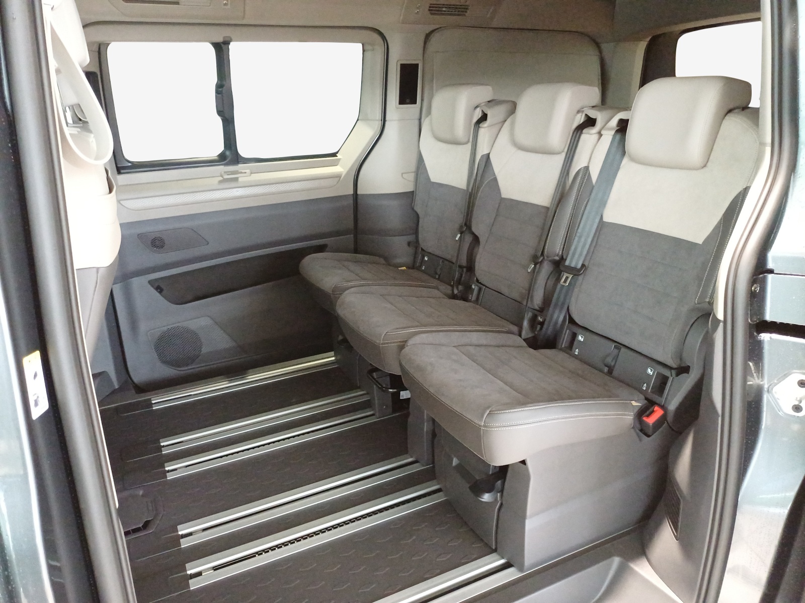VW California 2.0 TSI Beach Tour-image-11