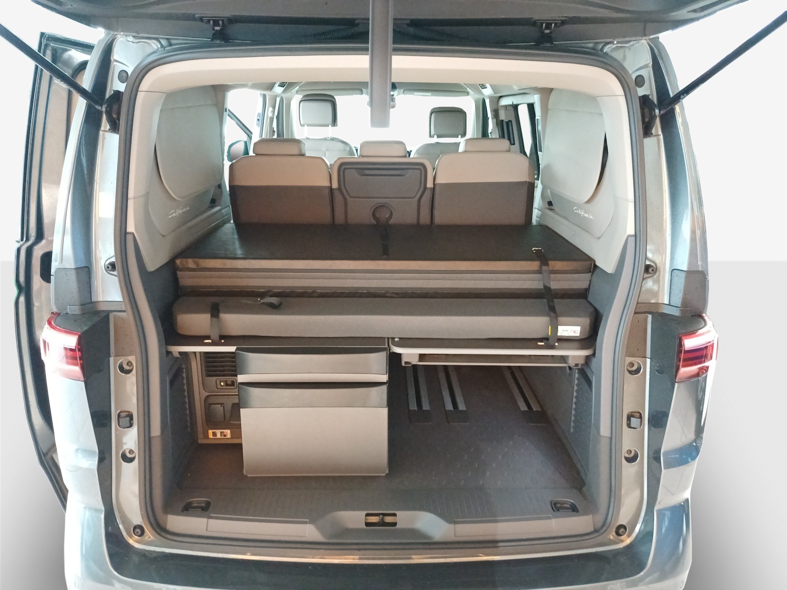 VW California 2.0 TSI Beach Tour-image-12