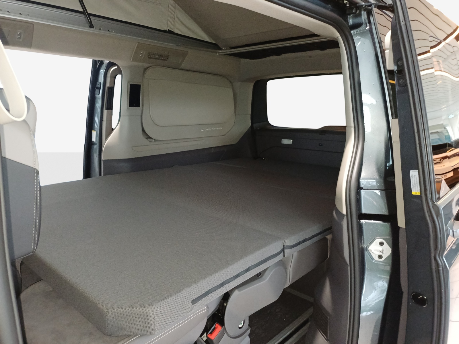 VW California 2.0 TSI Beach Tour-image-15