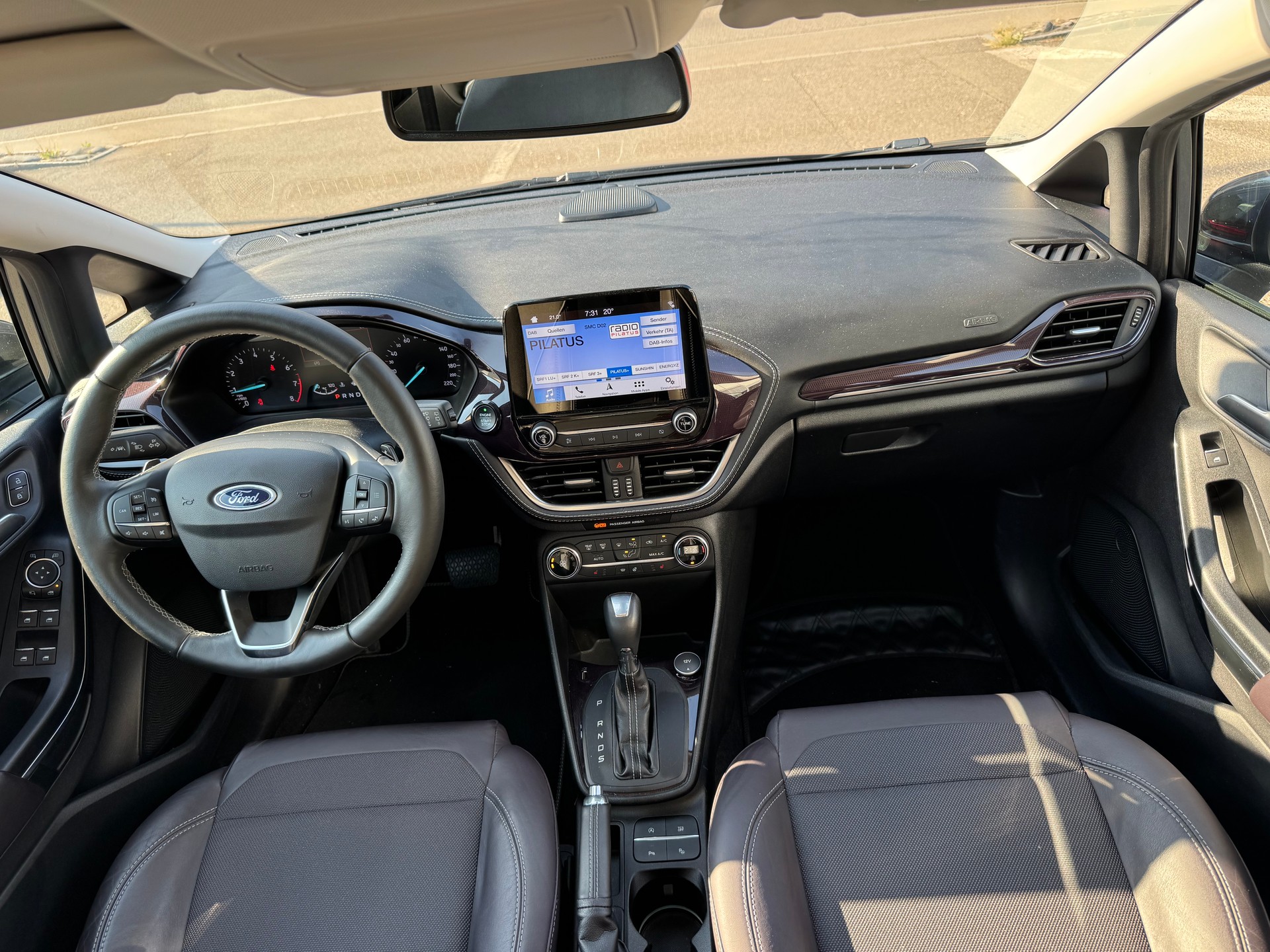 FORD Fiesta 1.0 SCTi Vignale Black Automat-image-10