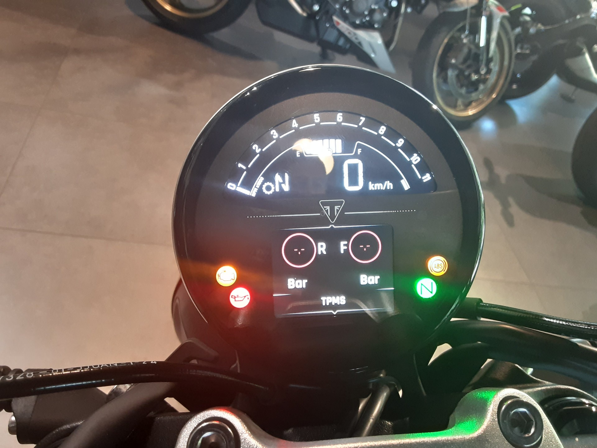 TRIUMPH 660-image-8