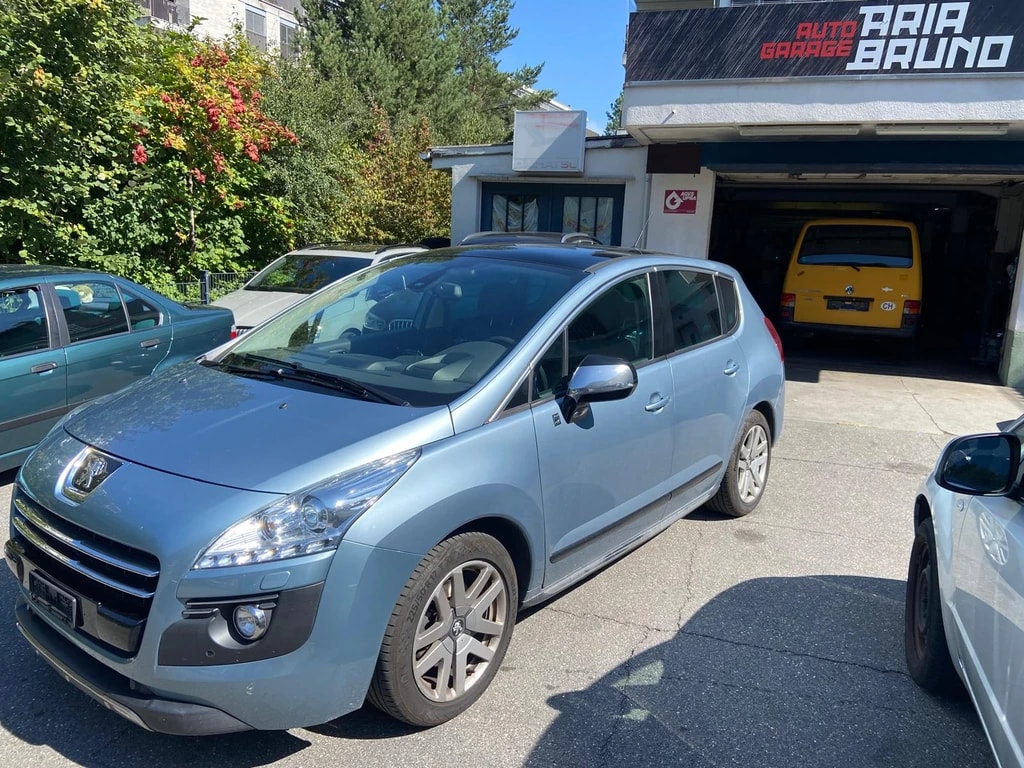 PEUGEOT 3008 HYbrid4 2.0 HDI EGS6-image-1