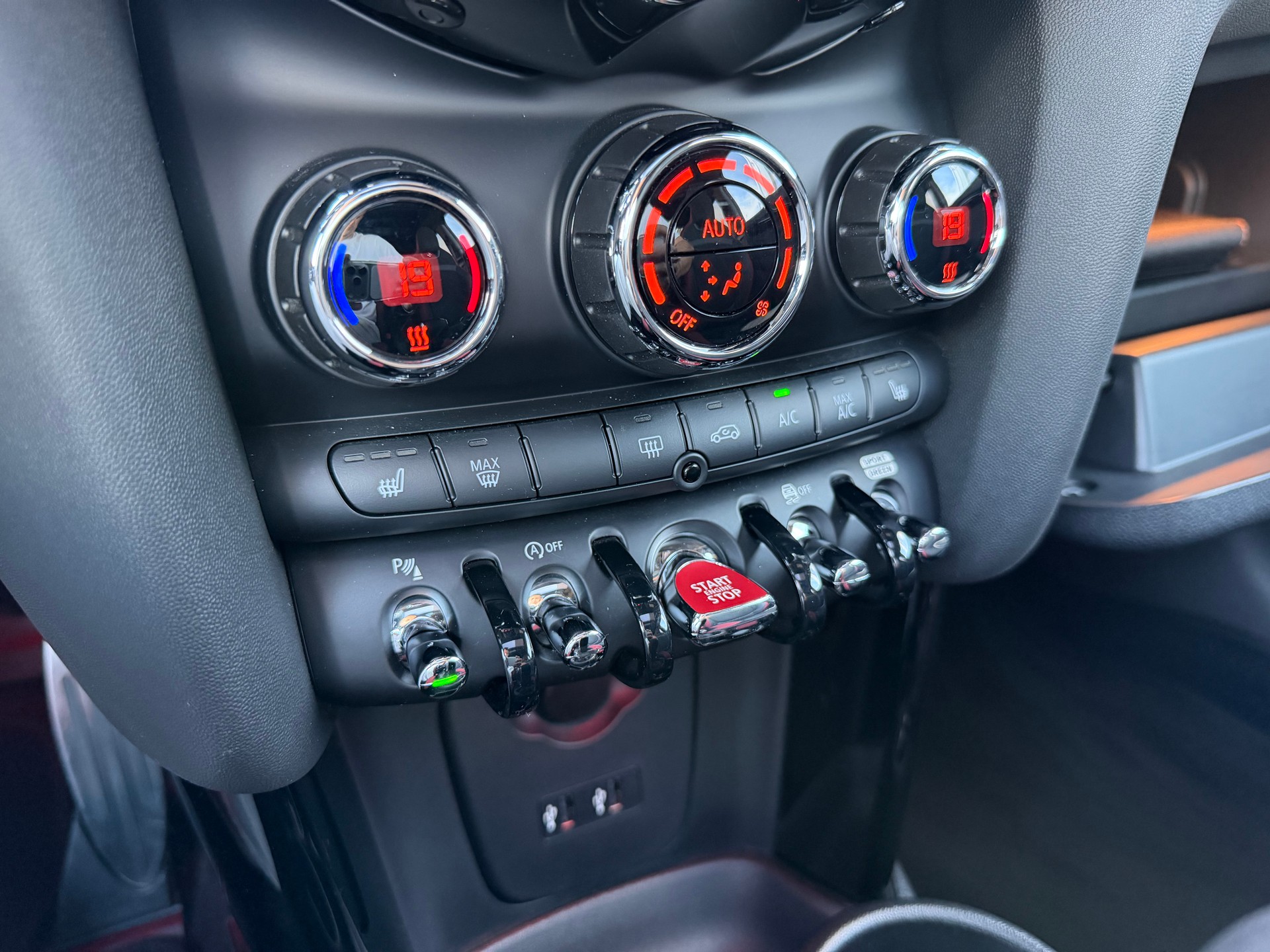 MINI Cooper King's Cross Steptronic DKG-image-14