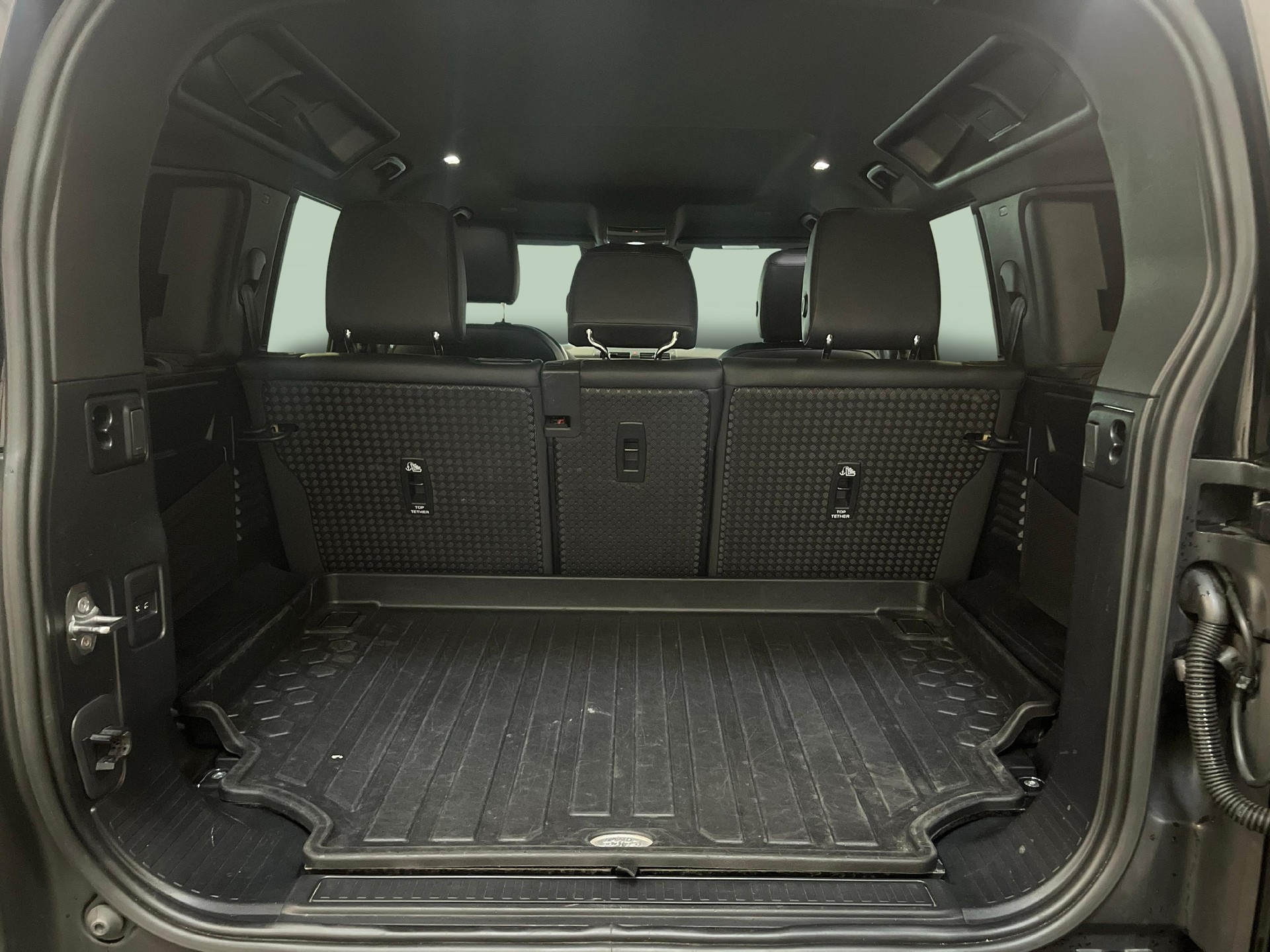 LAND ROVER Defender 110 3.0 D I6 S-image-11