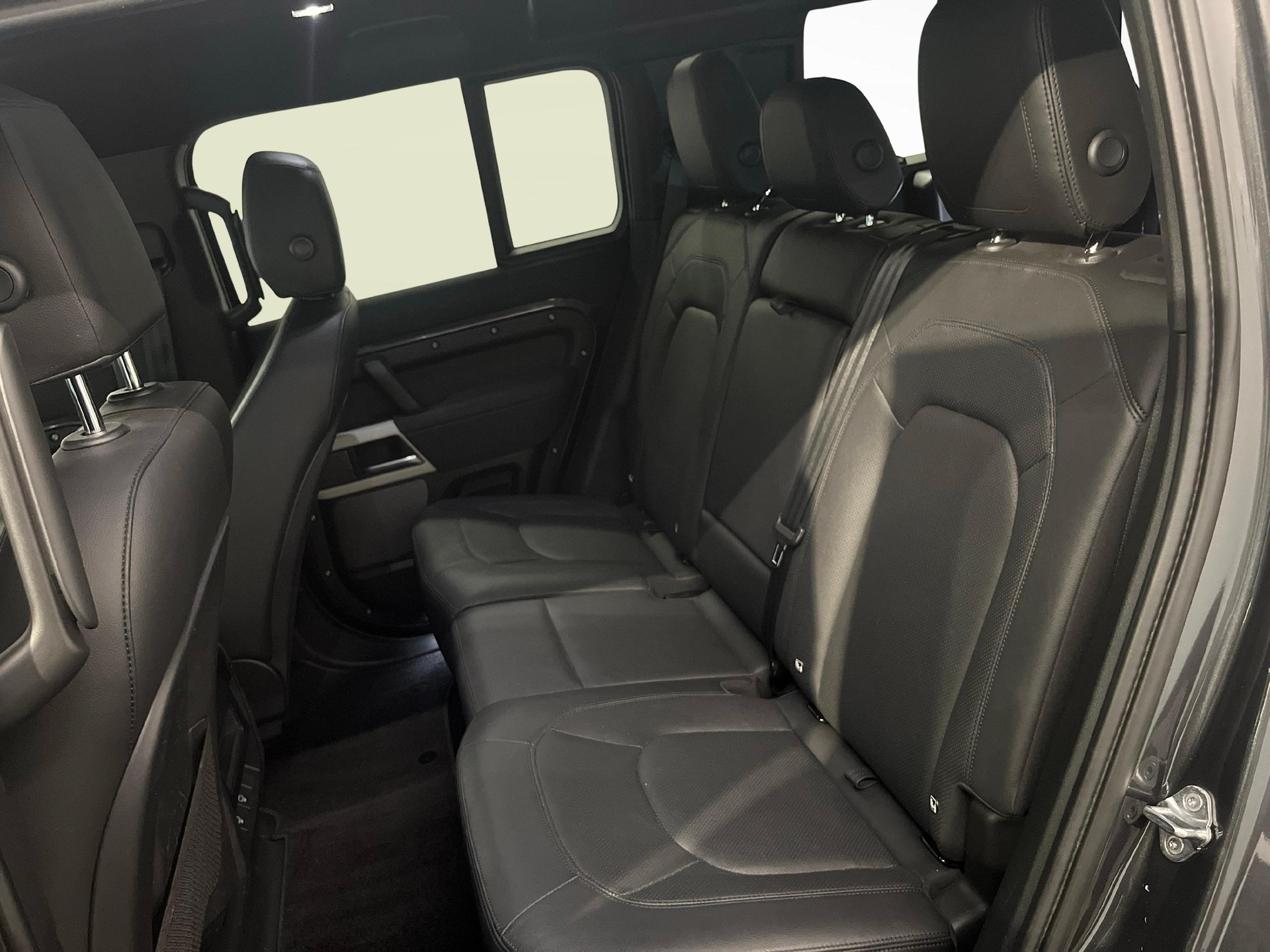 LAND ROVER Defender 110 3.0 D I6 S-image-10