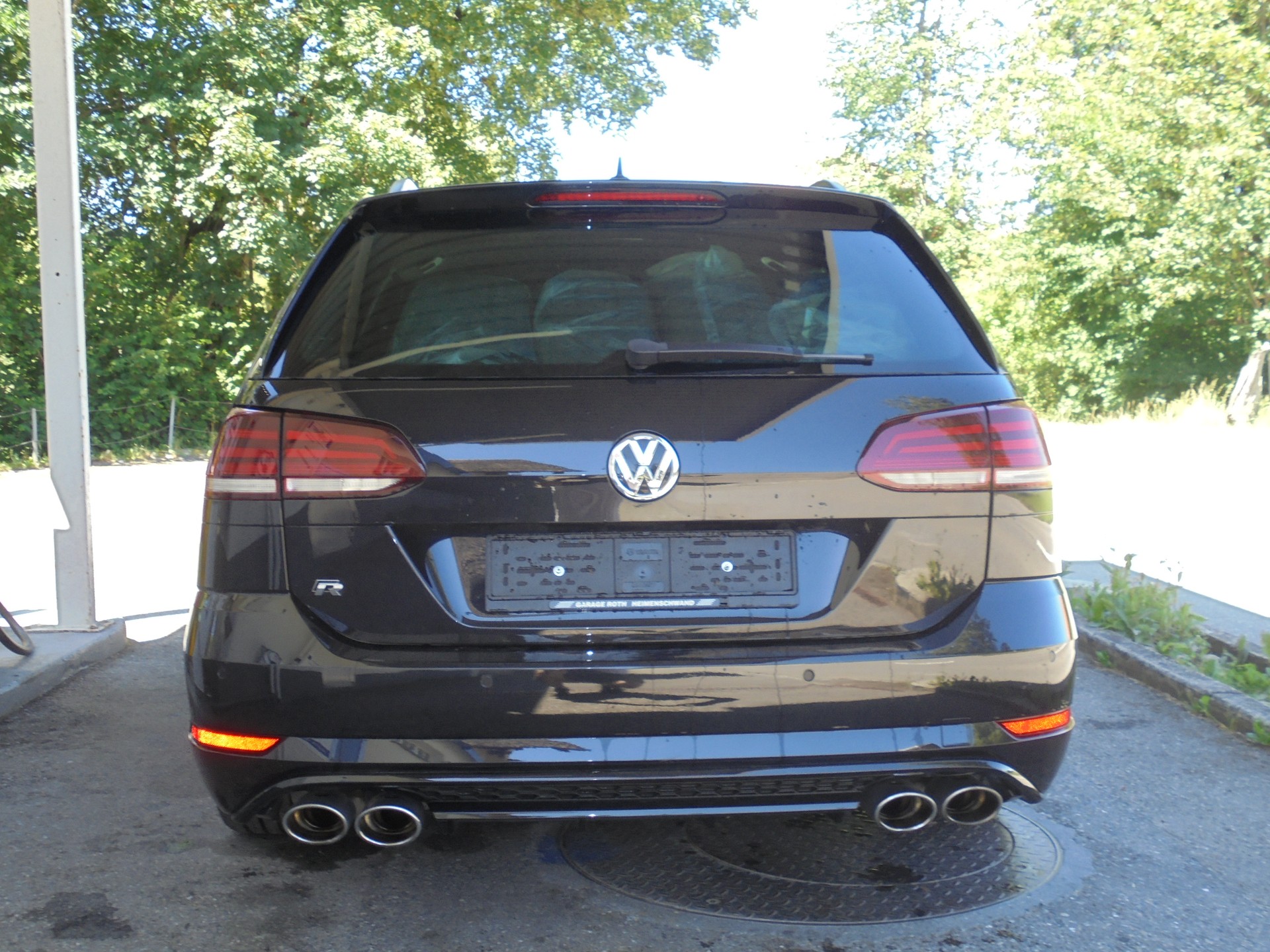 VW Golf Variant 2.0 TSI R 4Motion DSG-image-3