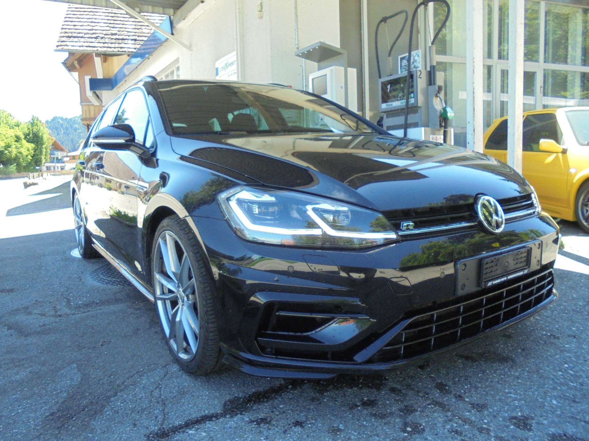VW Golf Variant 2.0 TSI R 4Motion DSG-image-0