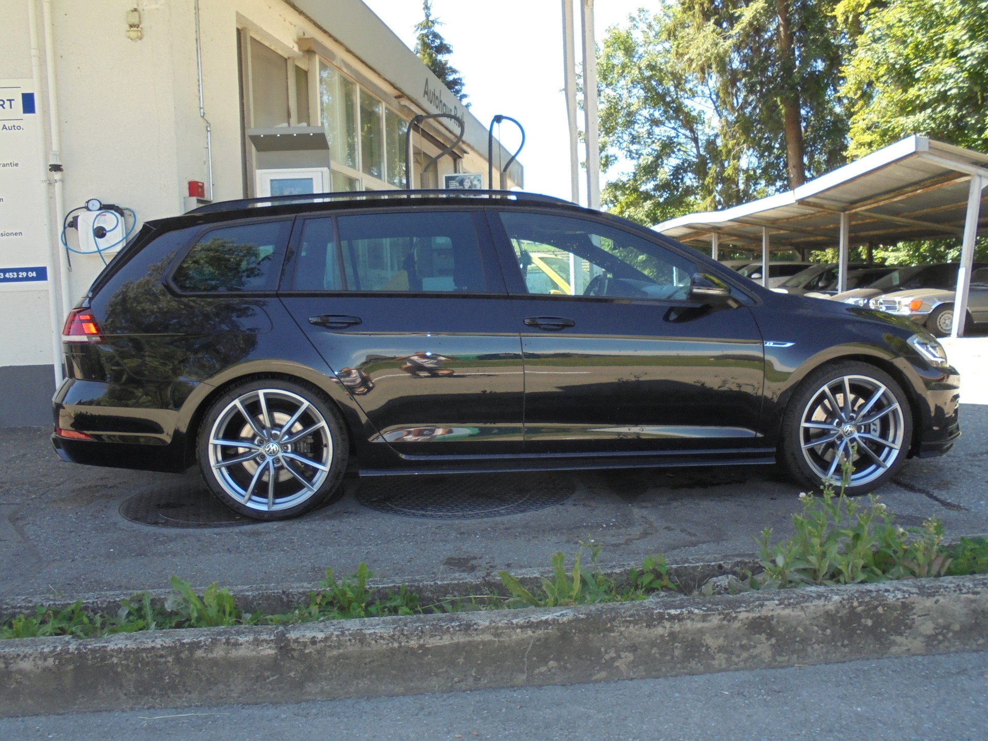 VW Golf Variant 2.0 TSI R 4Motion DSG-image-2