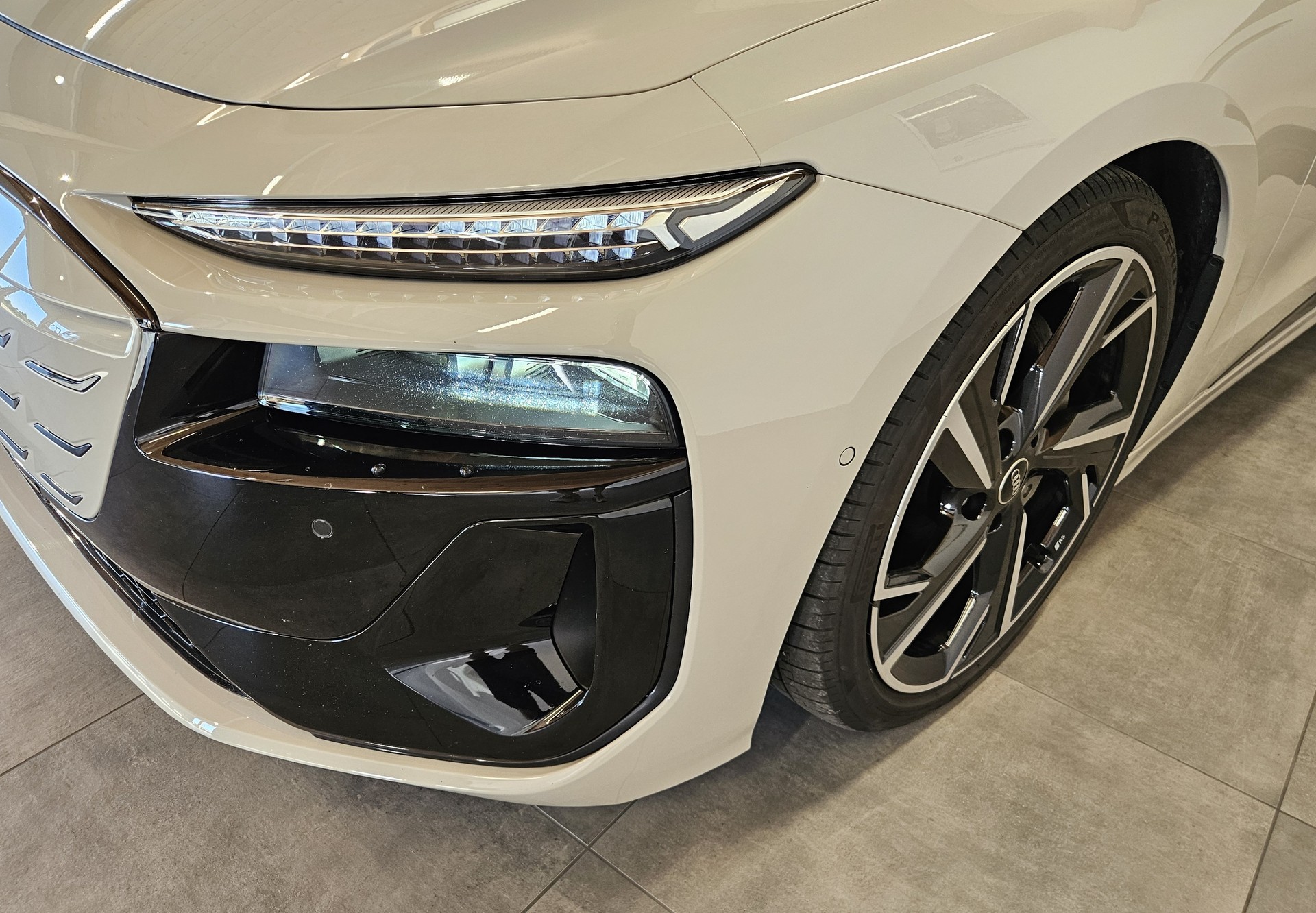 AUDI A6 Sportback e-tron quattro S-Line Tech pro mit traumhafter Ausstattung!-showroom-element-3