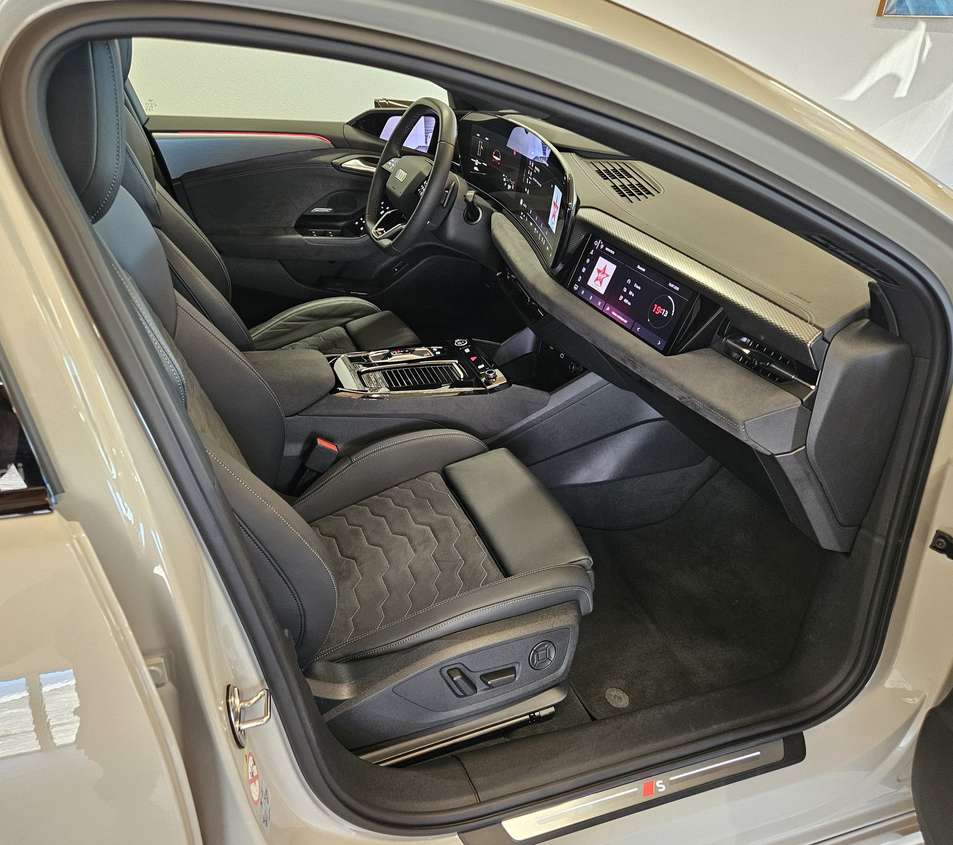 AUDI A6 Sportback e-tron quattro S-Line Tech pro mit traumhafter Ausstattung!-image-16
