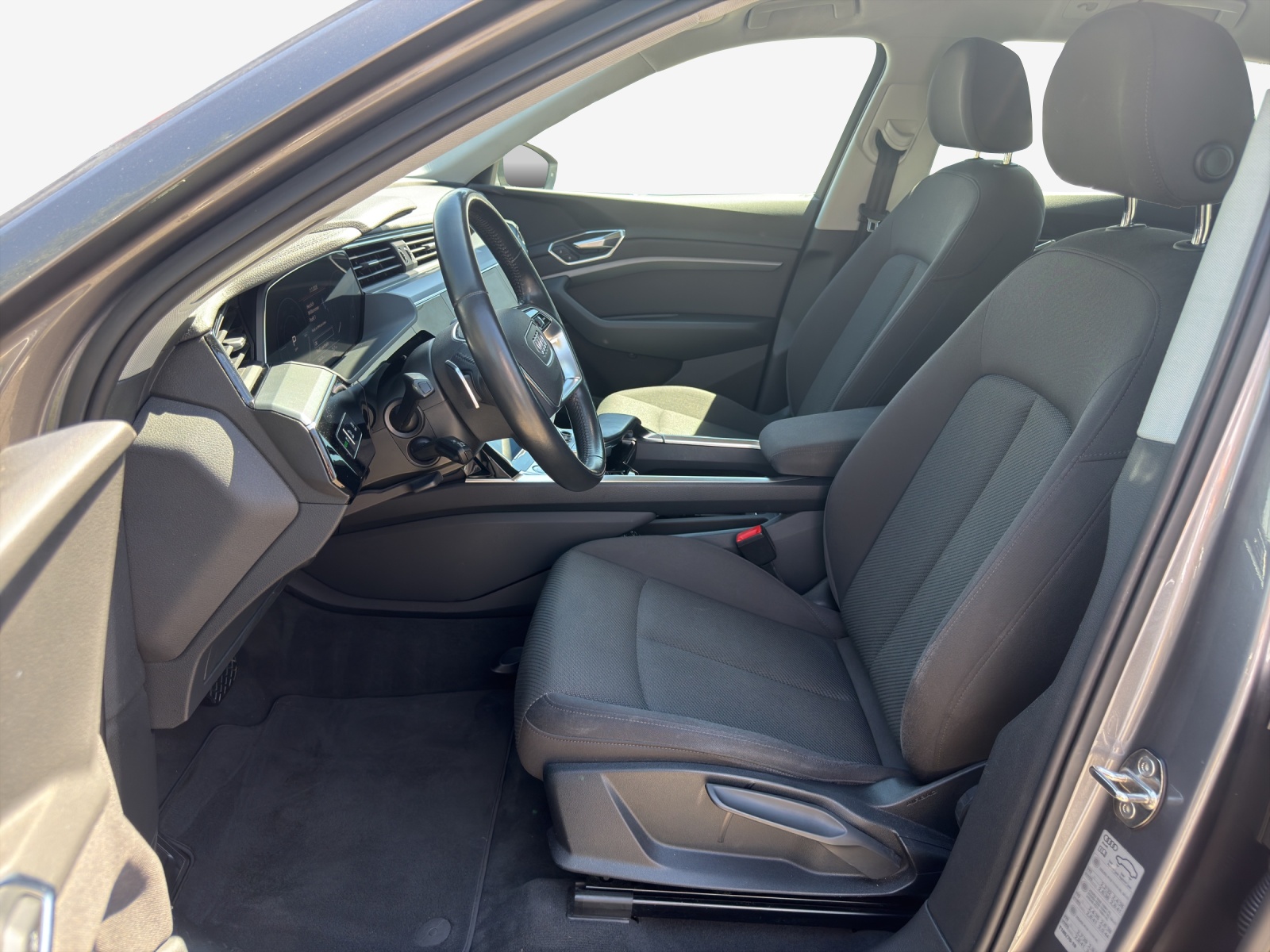 AUDI e-tron 50 quattro-image-8