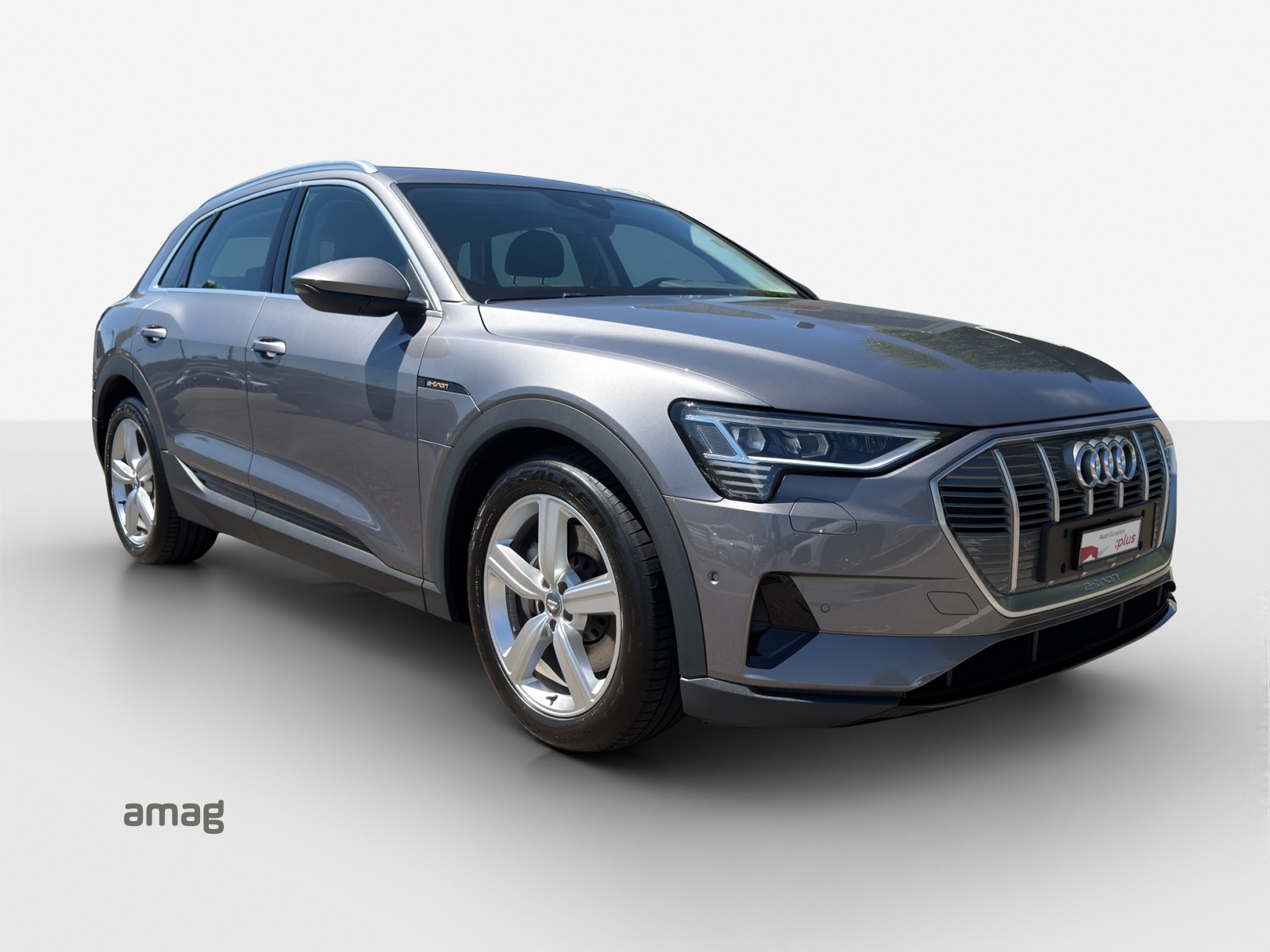 AUDI e-tron 50 quattro-image-6