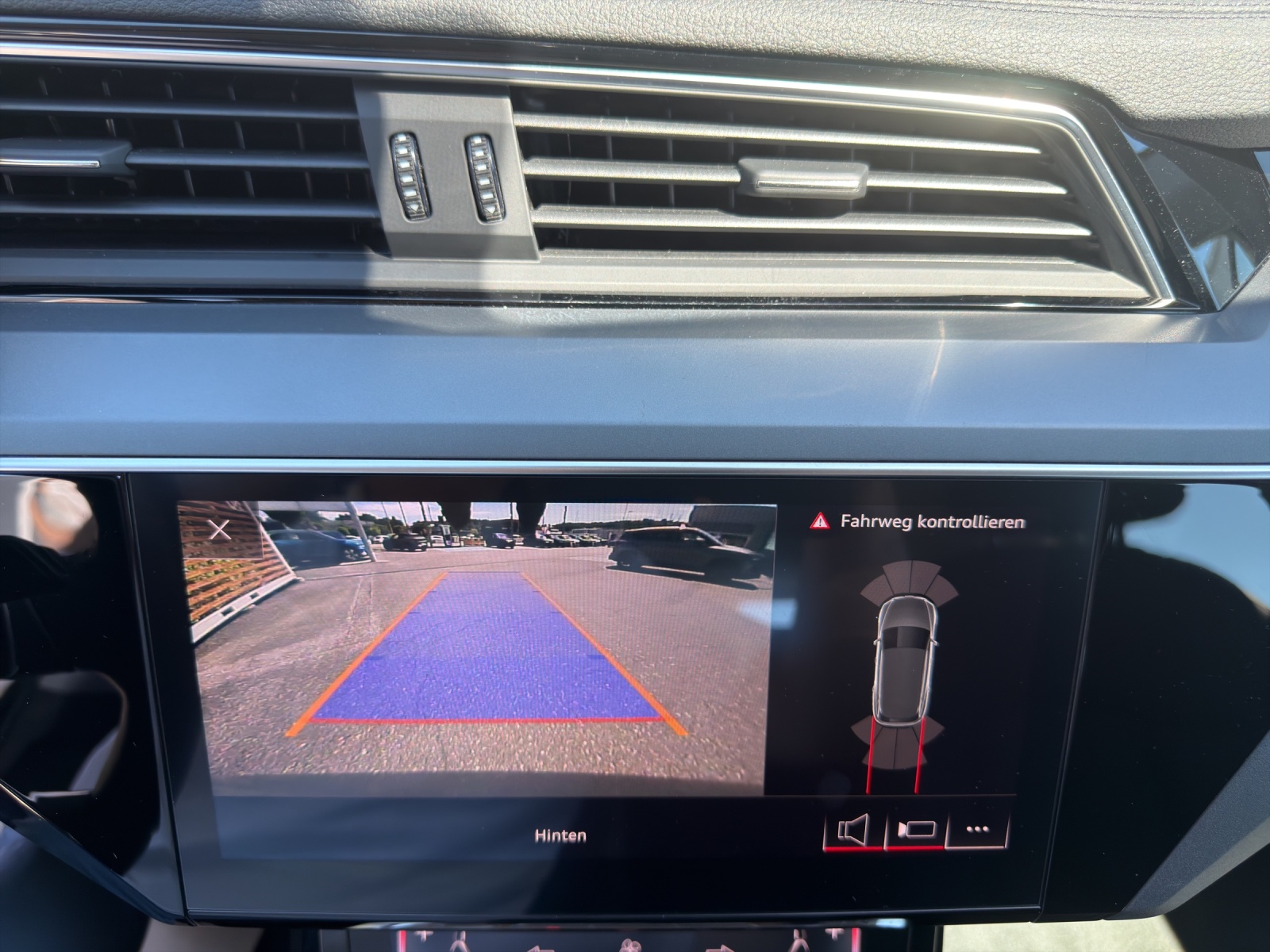 AUDI e-tron 50 quattro-image-14