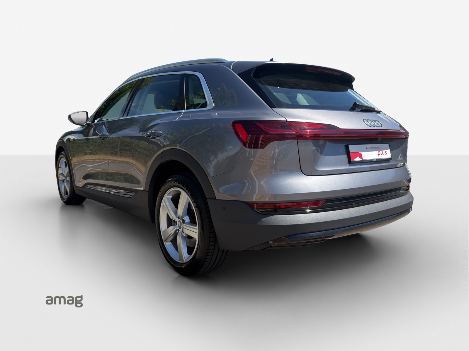 AUDI e-tron 50 quattro-image-2