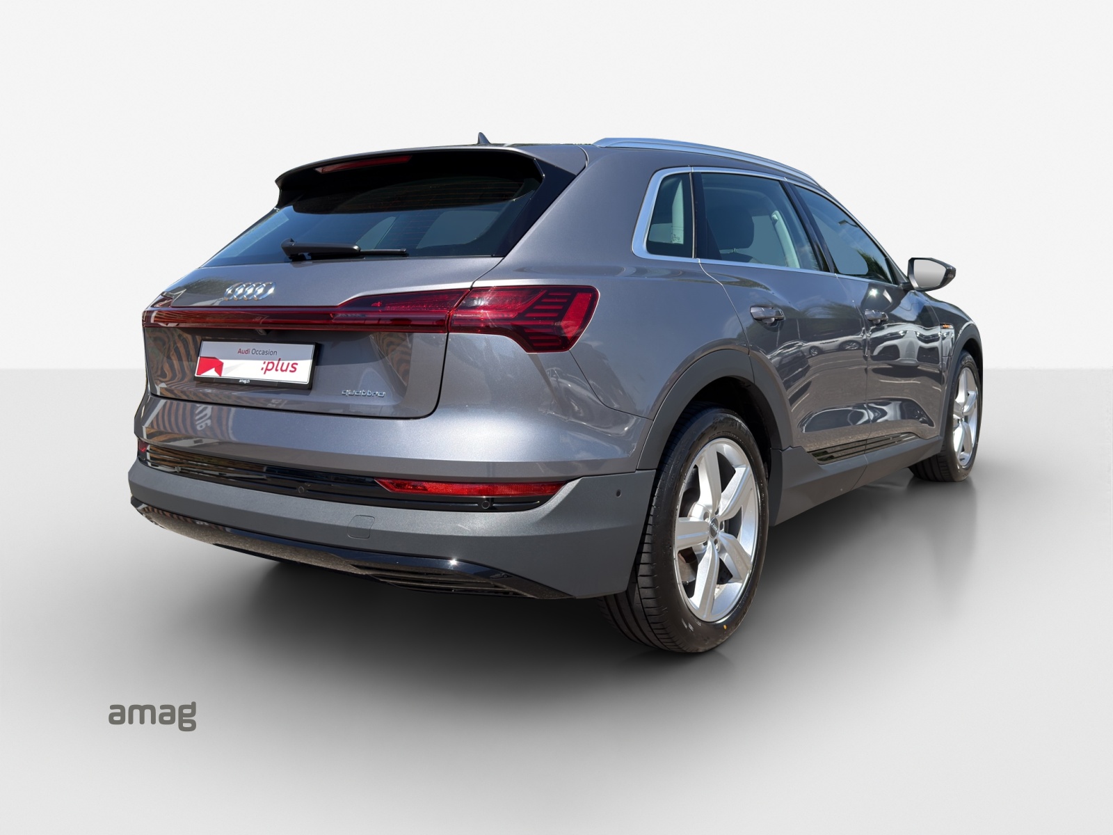 AUDI e-tron 50 quattro-image-5