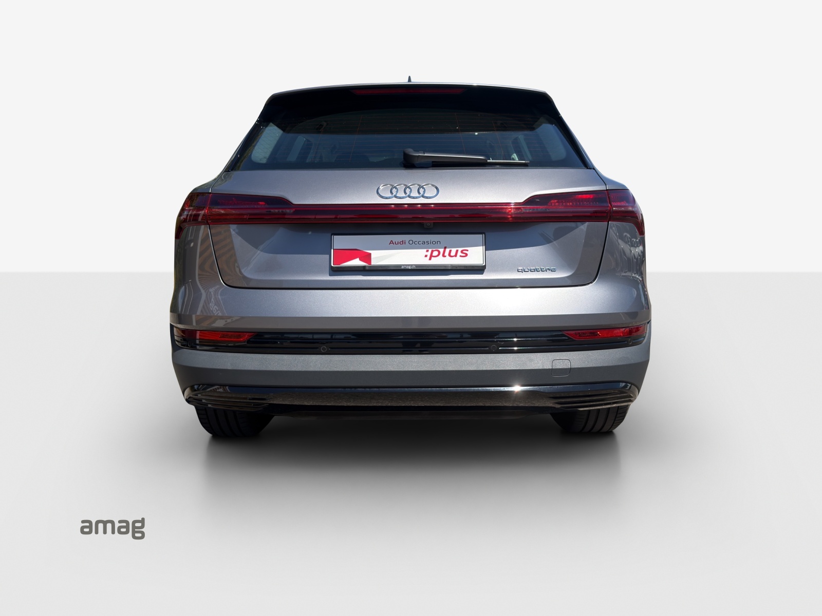 AUDI e-tron 50 quattro-image-4