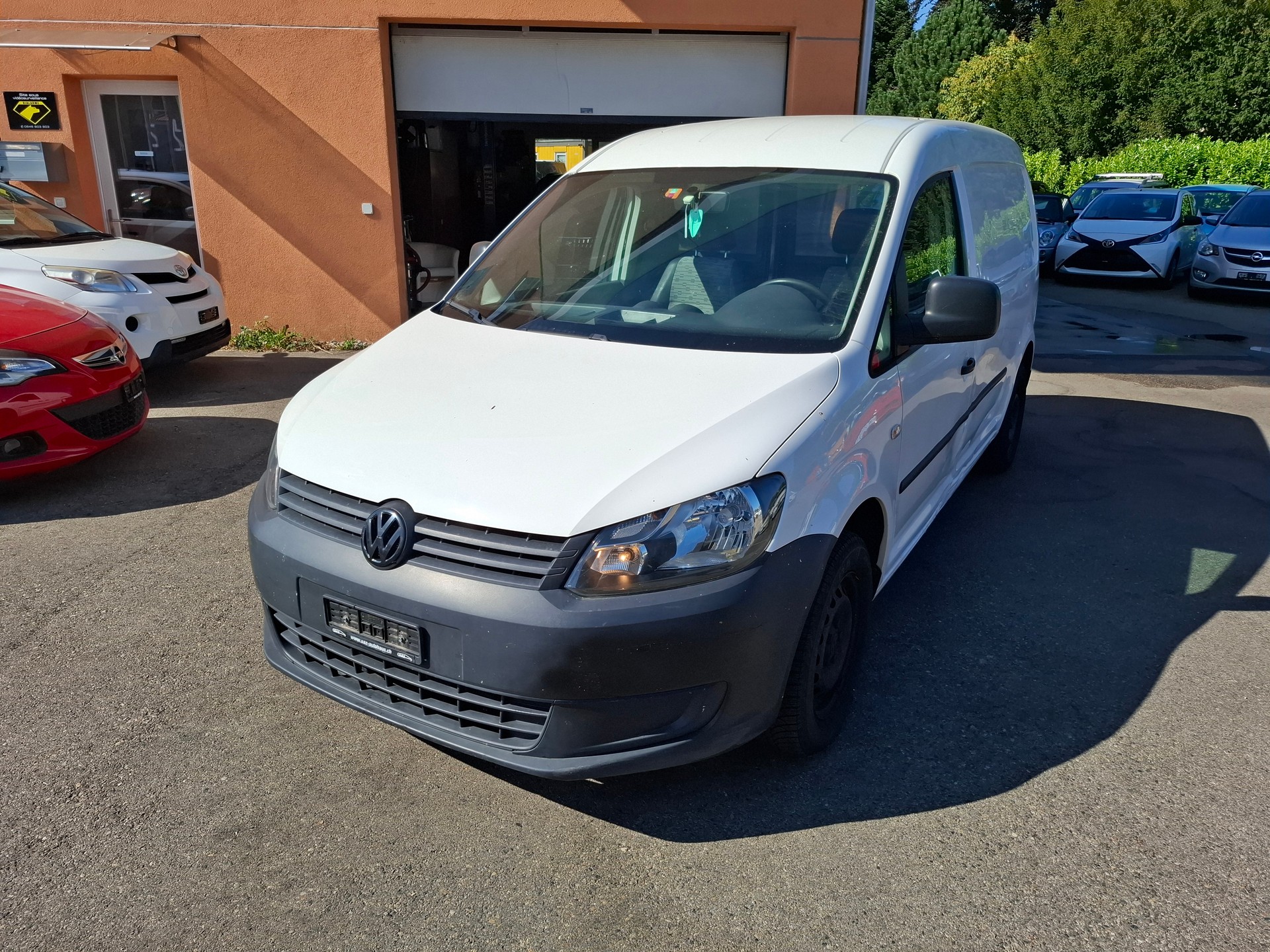 VW Caddy Maxi 1.6 TDI Blue Motion Technology-image-0