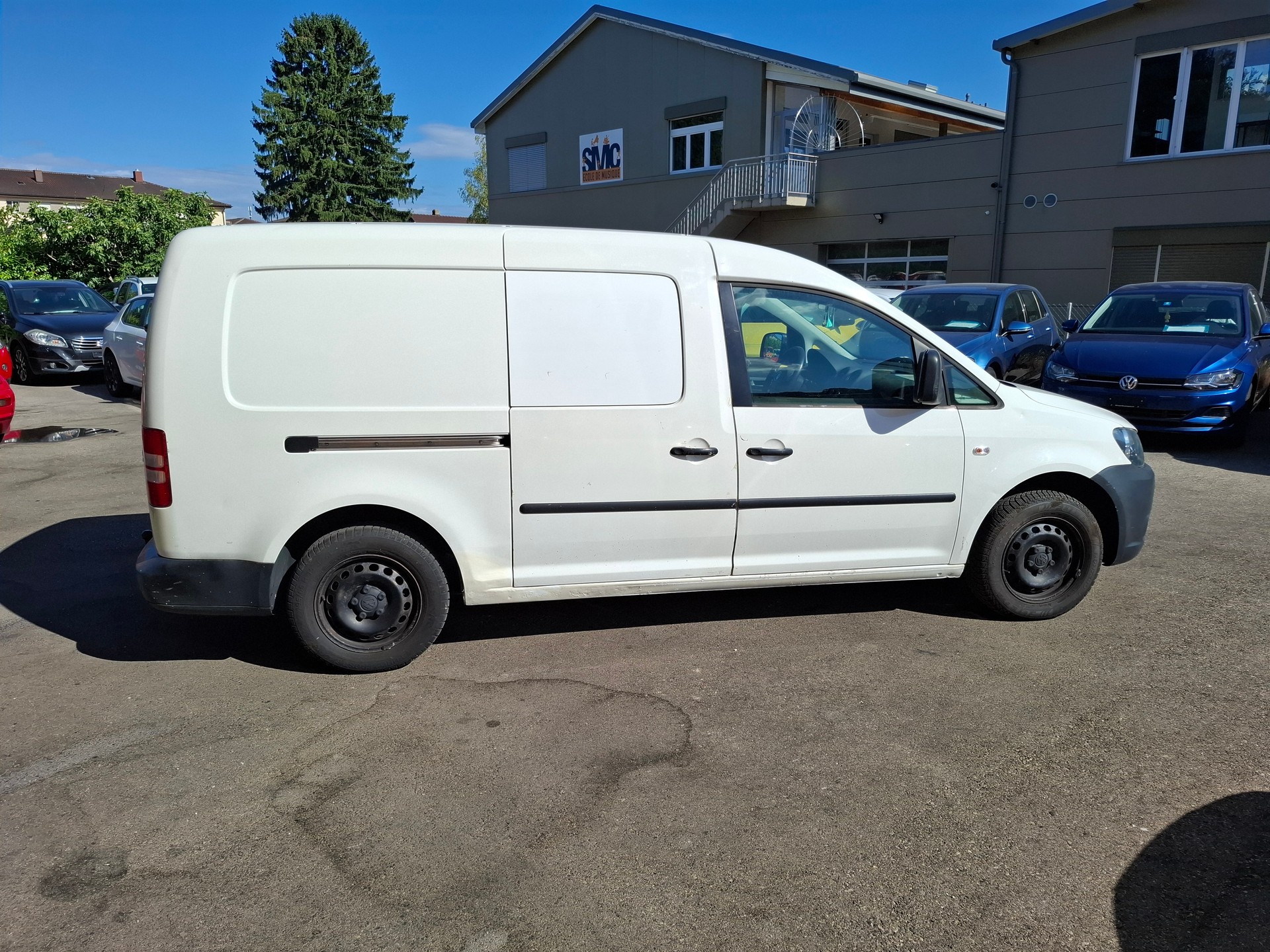 VW Caddy Maxi 1.6 TDI Blue Motion Technology-image-5