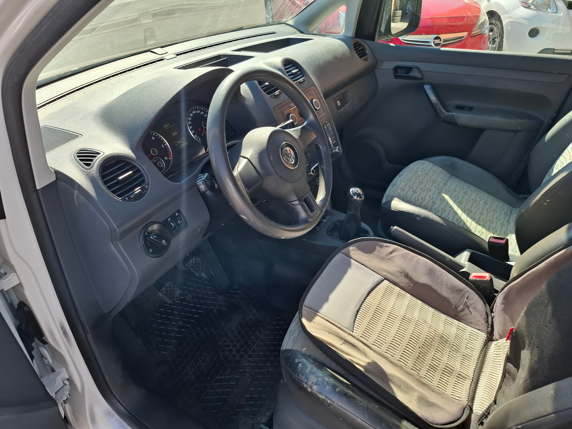 VW Caddy Maxi 1.6 TDI Blue Motion Technology-image-6