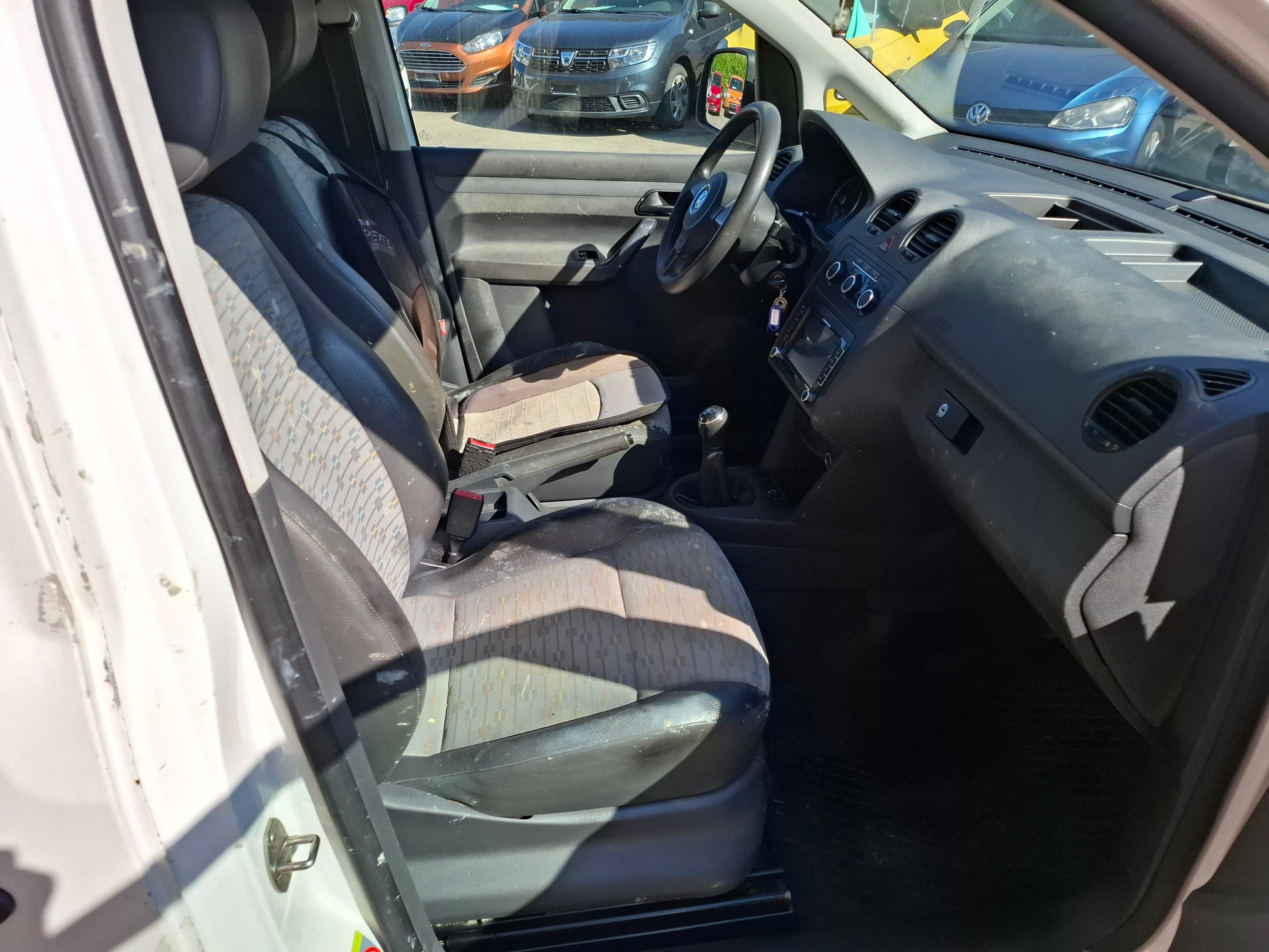VW Caddy Maxi 1.6 TDI Blue Motion Technology-image-7
