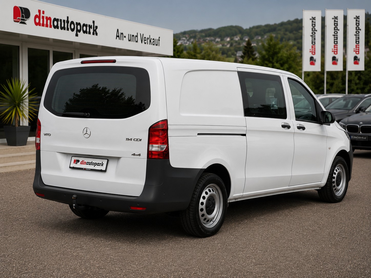MERCEDES-BENZ Vito 114 CDI Extralang 9G-Tronic 4Matic ** Automat ** Navi ** Klima **Anhängerkupplung **-showroom-element-2