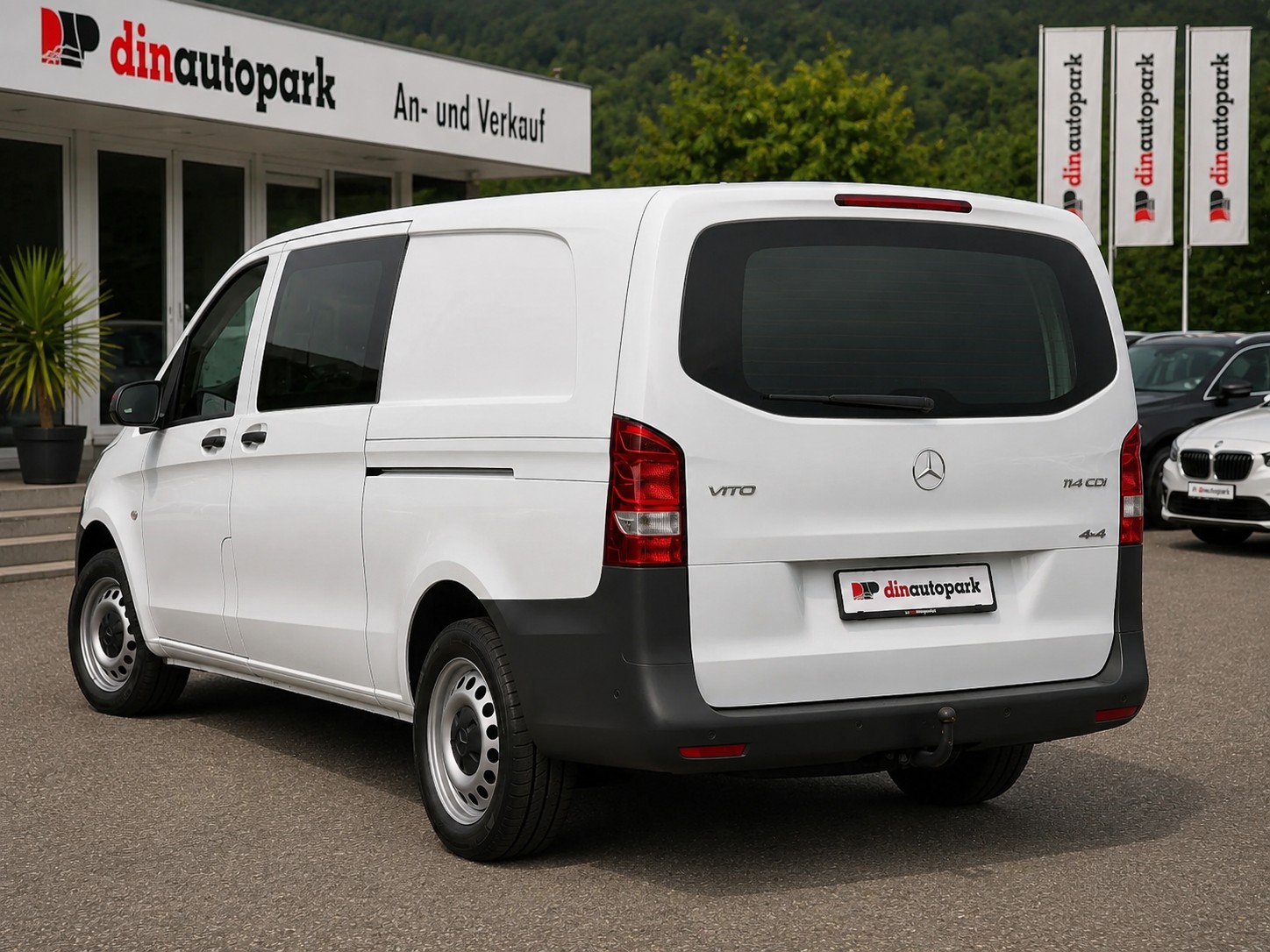 MERCEDES-BENZ Vito 114 CDI Extralang 9G-Tronic 4Matic ** Automat ** Navi ** Klima **Anhängerkupplung **-showroom-element-3