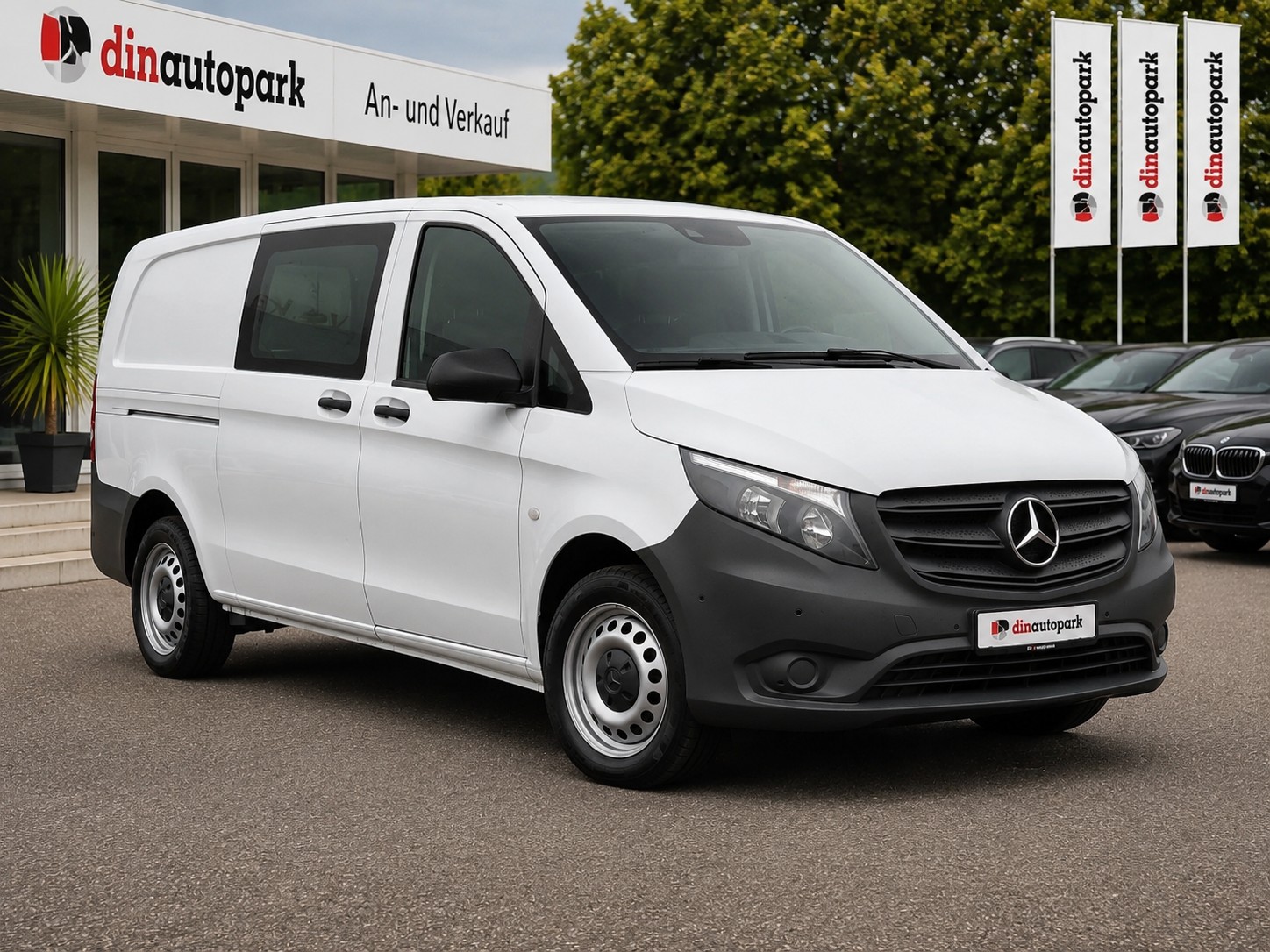 MERCEDES-BENZ Vito 114 CDI Extralang 9G-Tronic 4Matic ** Automat ** Navi ** Klima **Anhängerkupplung **-showroom-element-1