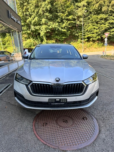 SKODA Octavia Combi 2.0 TDI DSG Ambition-showroom-element-1