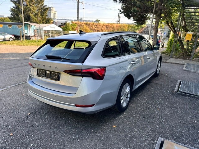 SKODA Octavia Combi 2.0 TDI DSG Ambition-image-4