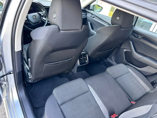 SKODA Octavia Combi 2.0 TDI DSG Ambition-image-10