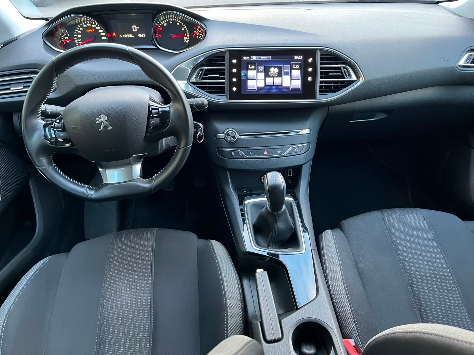 PEUGEOT 308 1.2 THP Style-image-10