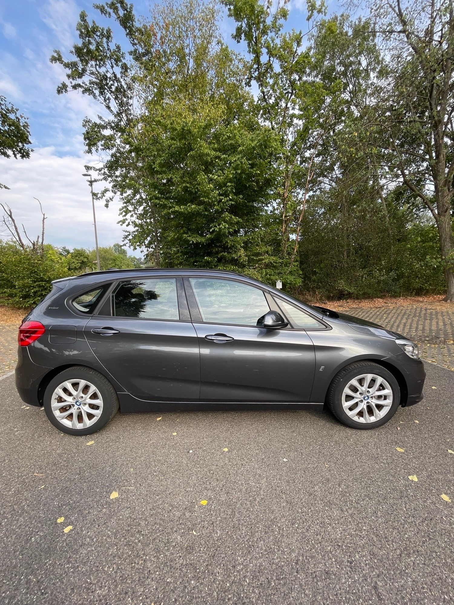 BMW 225xe-image-1