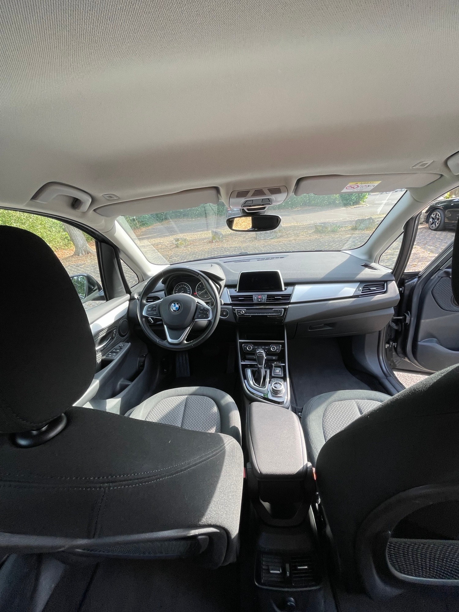 BMW 225xe-image-6
