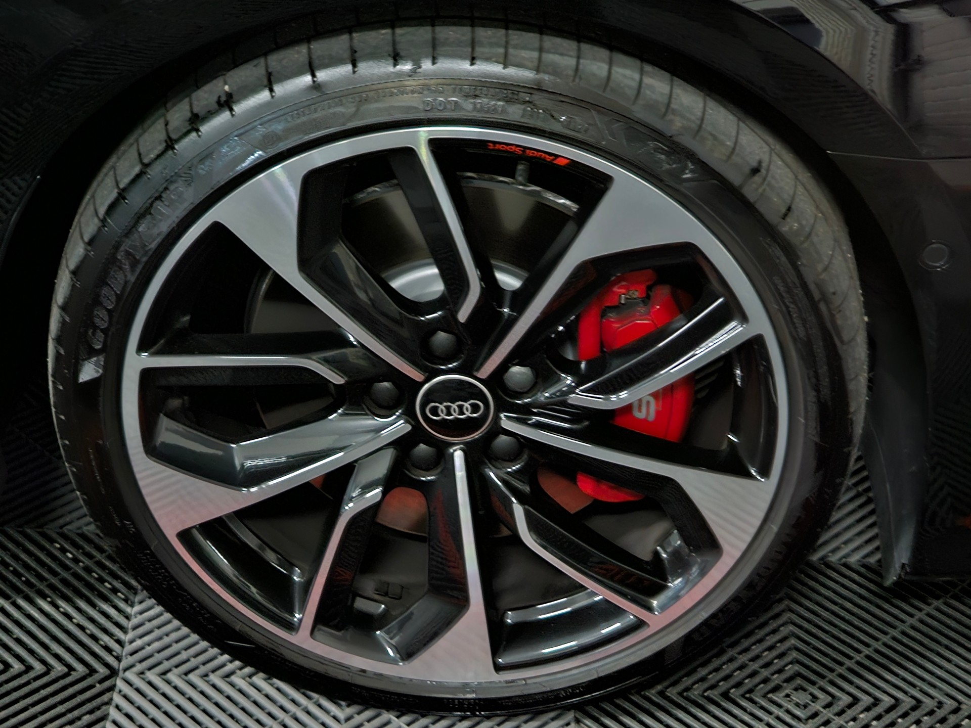 AUDI S3 Limousine 2.0 TFSI quattro S-tronic-image-13