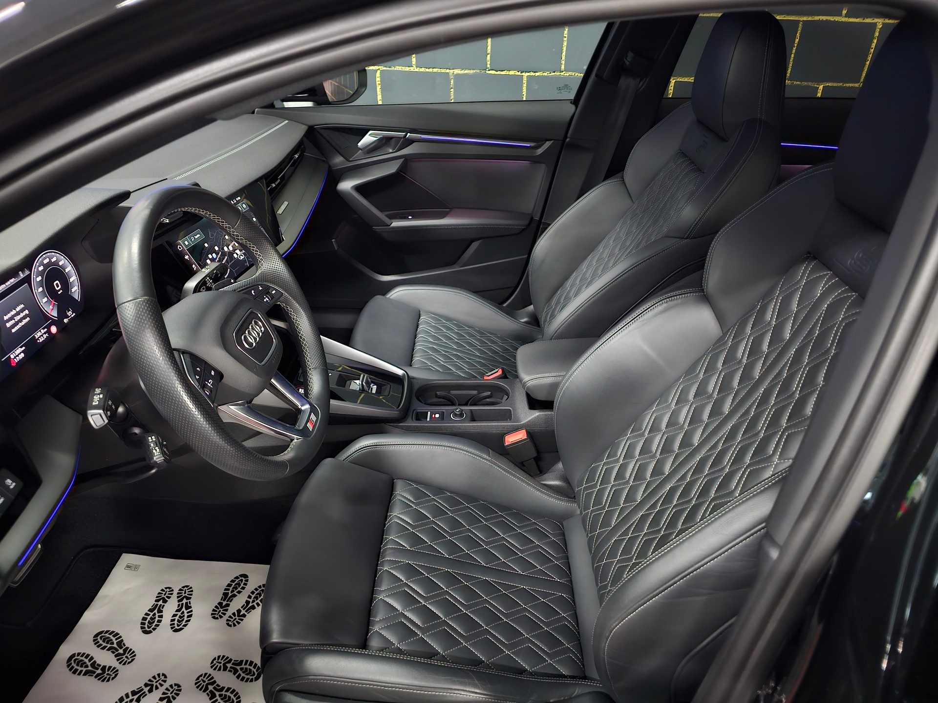 AUDI S3 Limousine 2.0 TFSI quattro S-tronic-image-9